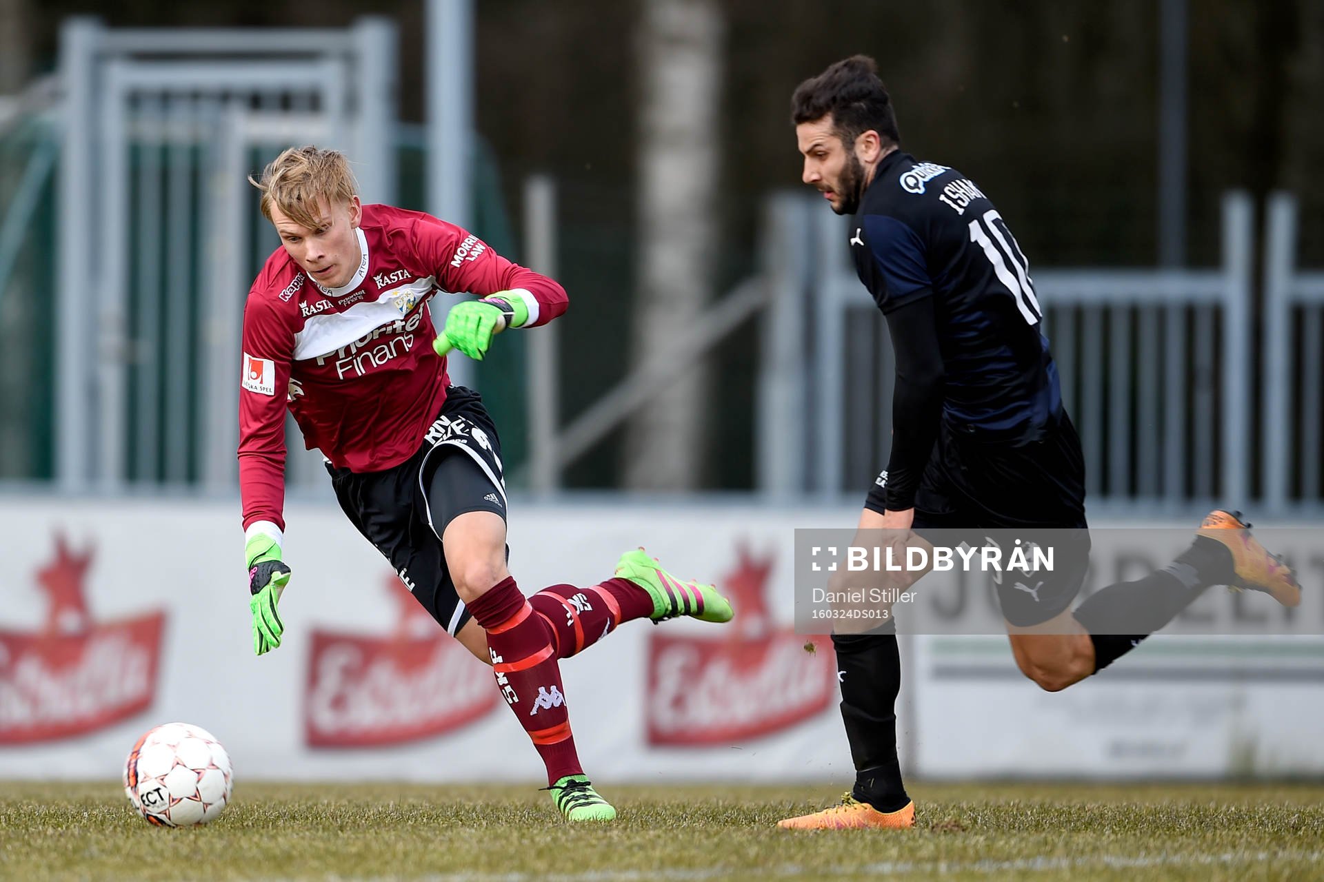 Randers Mikael Ishak rundar IFK Göteborgs målvakt Pontus
