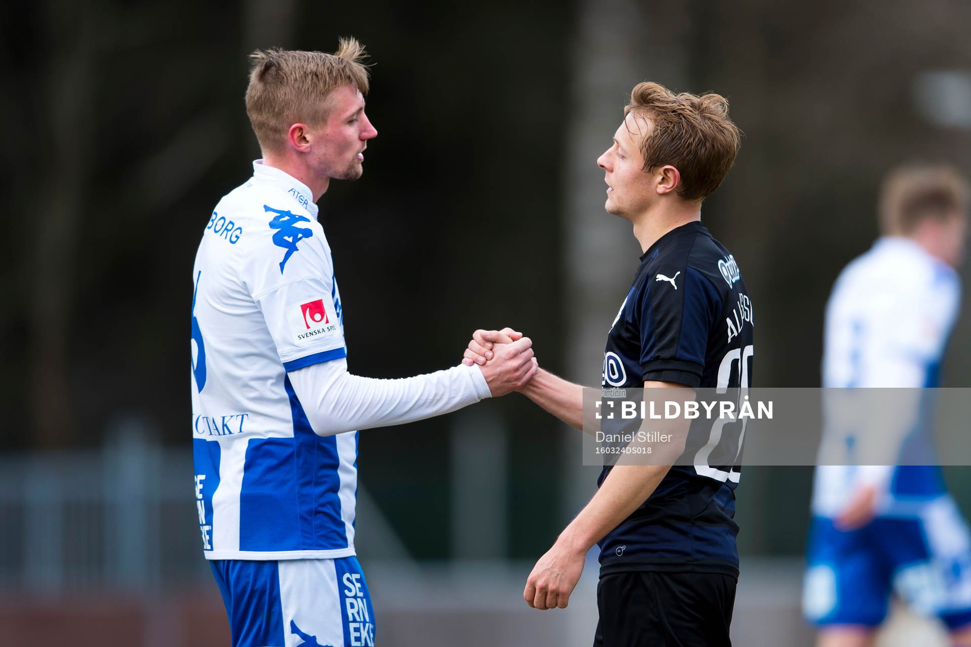 IFK Göteborgs Sebastian Eriksson tackar Randers Joel