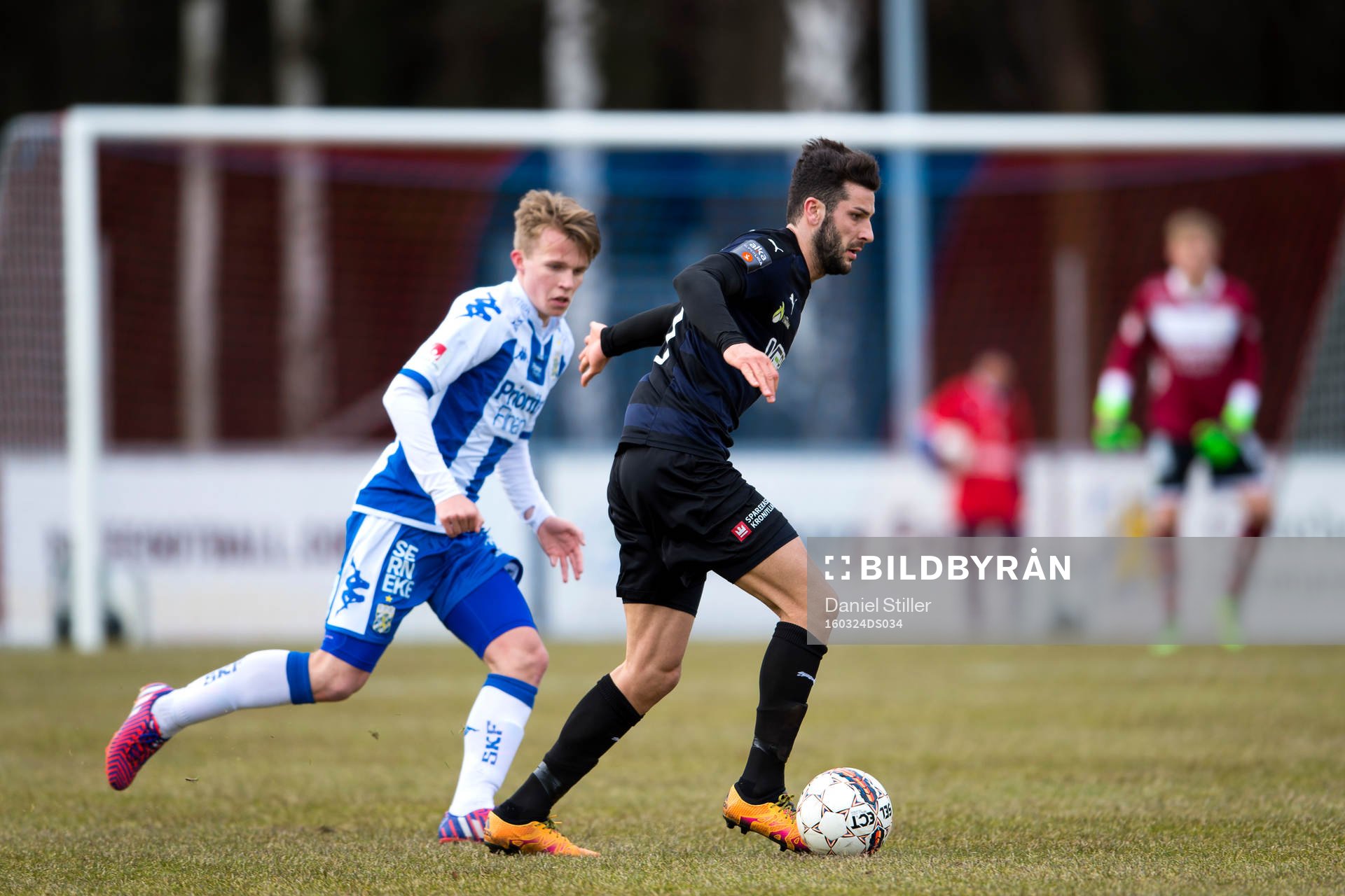 Randers Mikael Ishak går förbi IFK Göteborgs Oscar