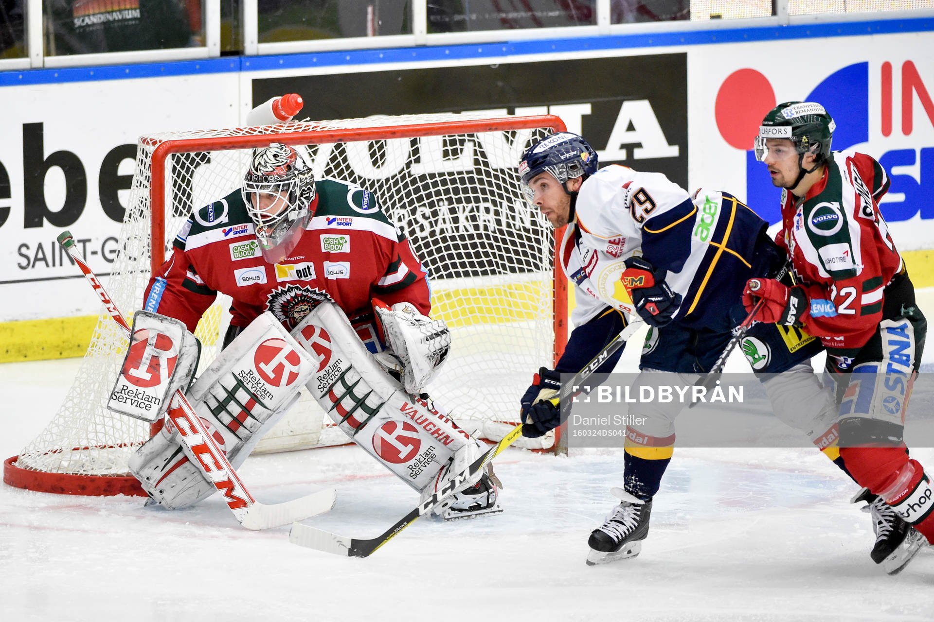 Djurgårdens Matt Anderson och Frölundas målvakt Lars