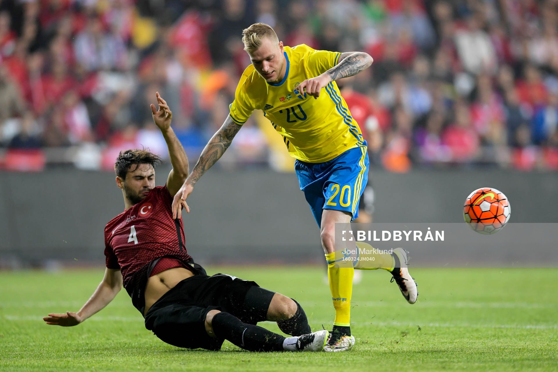 Turkiets Ahmet Çalik och Sveriges John Guidetti