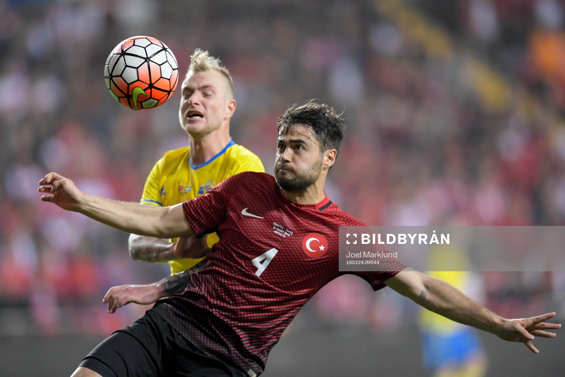 Turkiets Ahmet Çalik och Sveriges John Guidetti