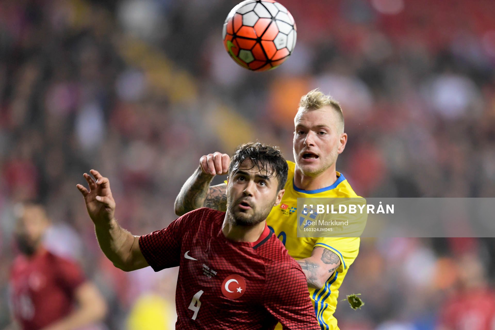Turkiets Ahmet Çalik och Sveriges John Guidetti