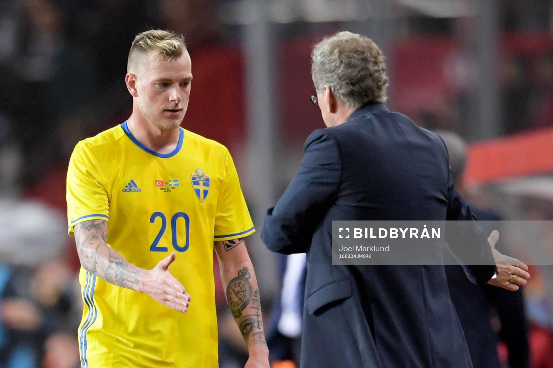 Sveriges John Guidetti tackas av Sveriges förbundskapten