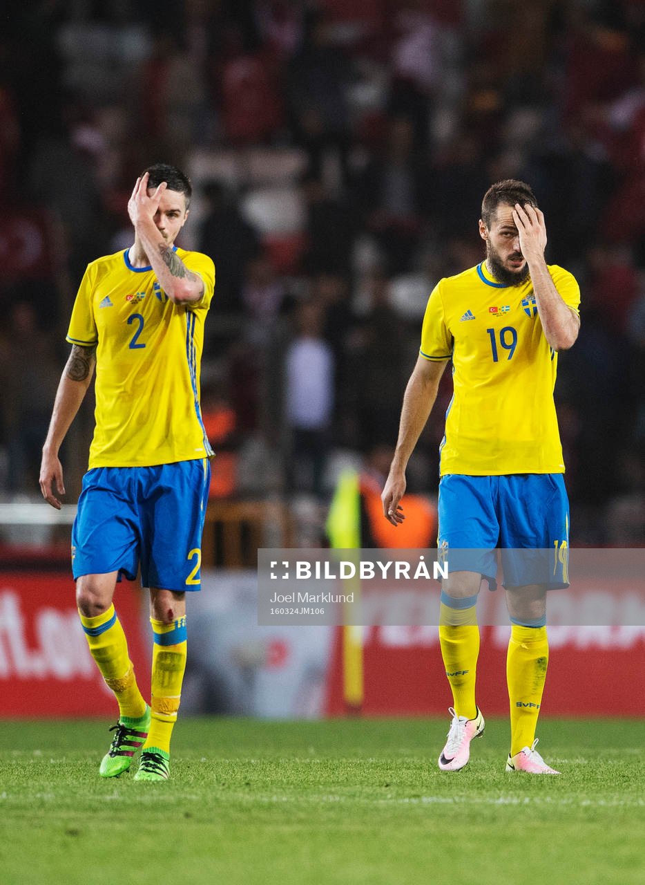 Sveriges Mikael Lustig och Emir Kujovic deppar