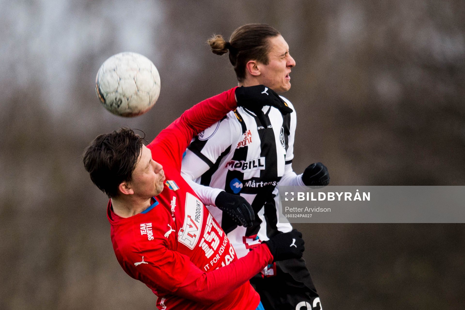 Östers Karl-Johan Lindblad och Landskronas Jonathan Levi