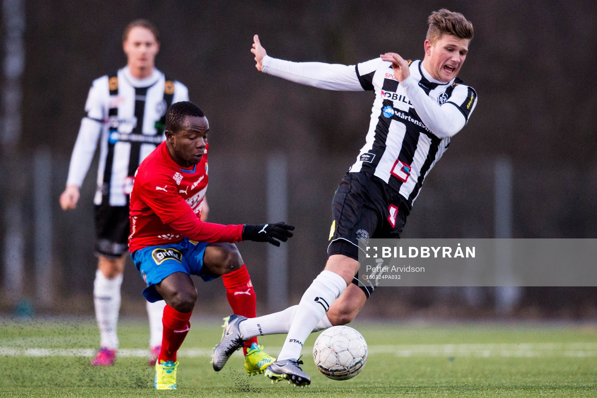 Östers Isaac Shaze och Landskronas Erik Pårsson