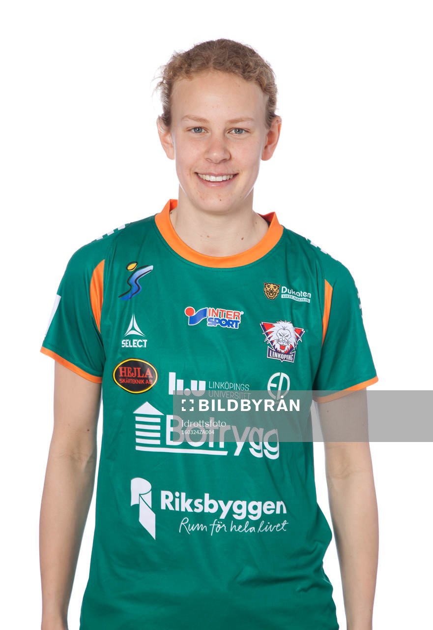 Målvakt Cajsa Andersson poserar för ett porträtt den 24 mars 2016 i Linköping.