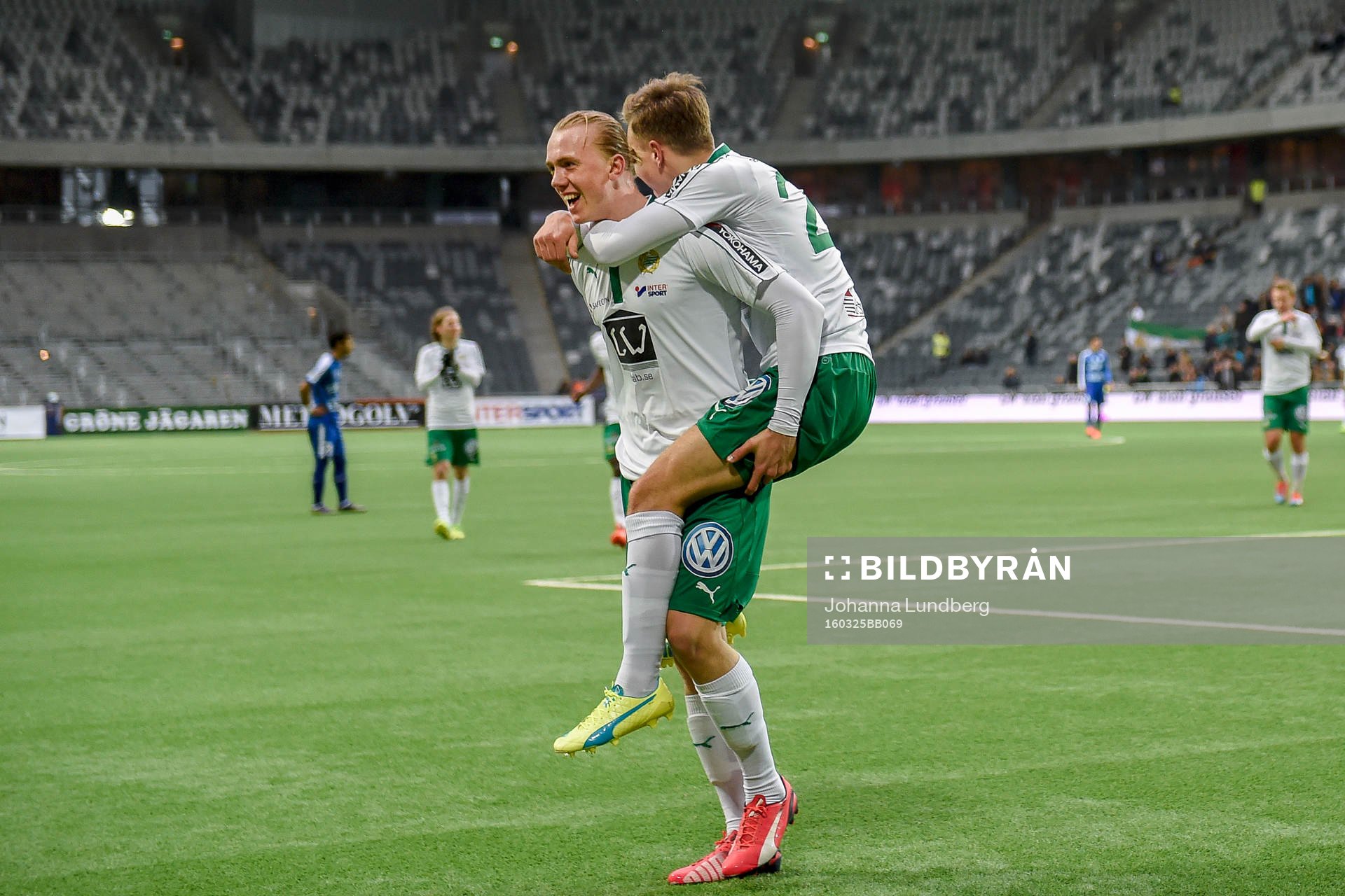 Hammarbys Isac Lidberg och Dusan Jajic jublar
