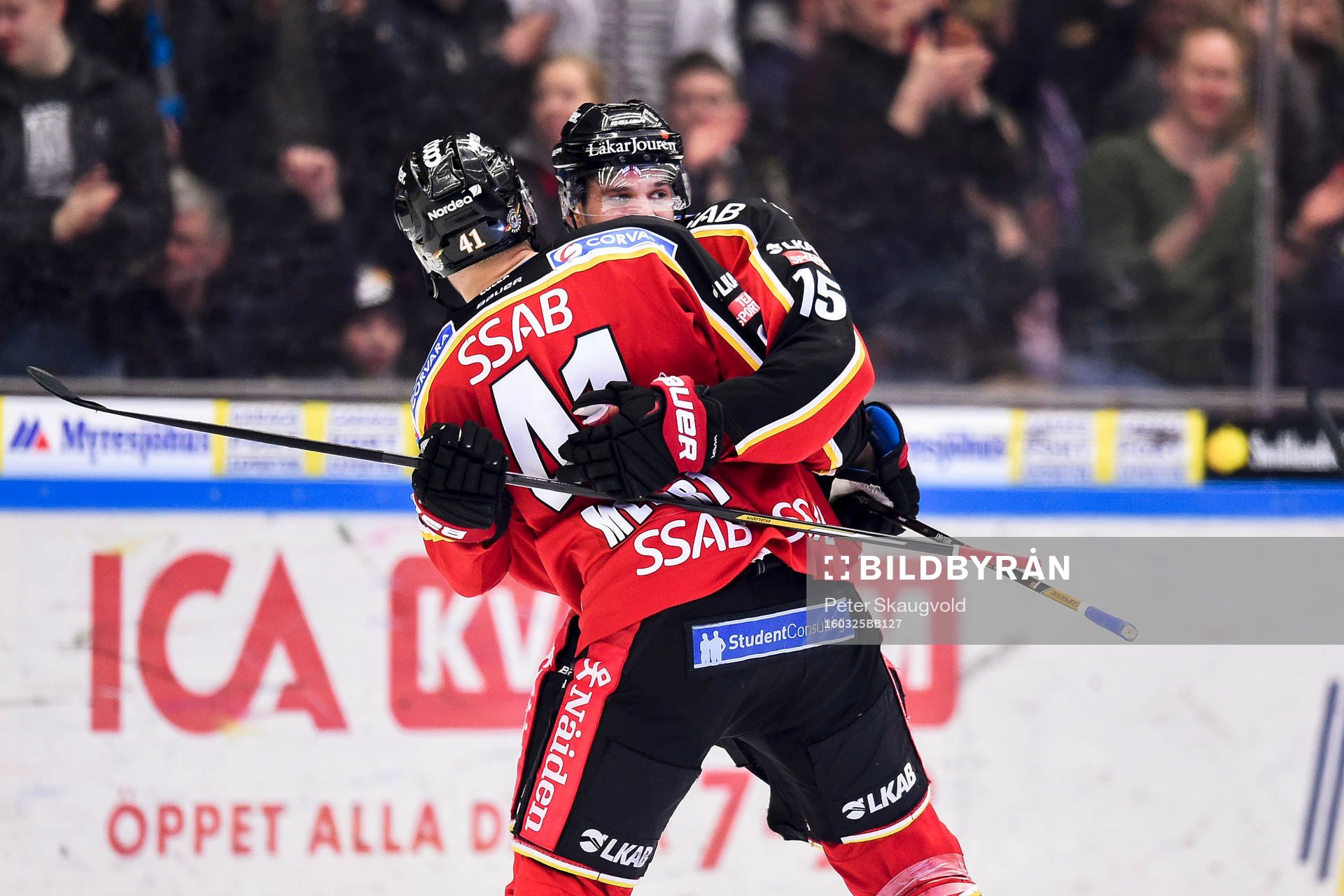 Luleås Ilari Melart jublar med Christian Jaros