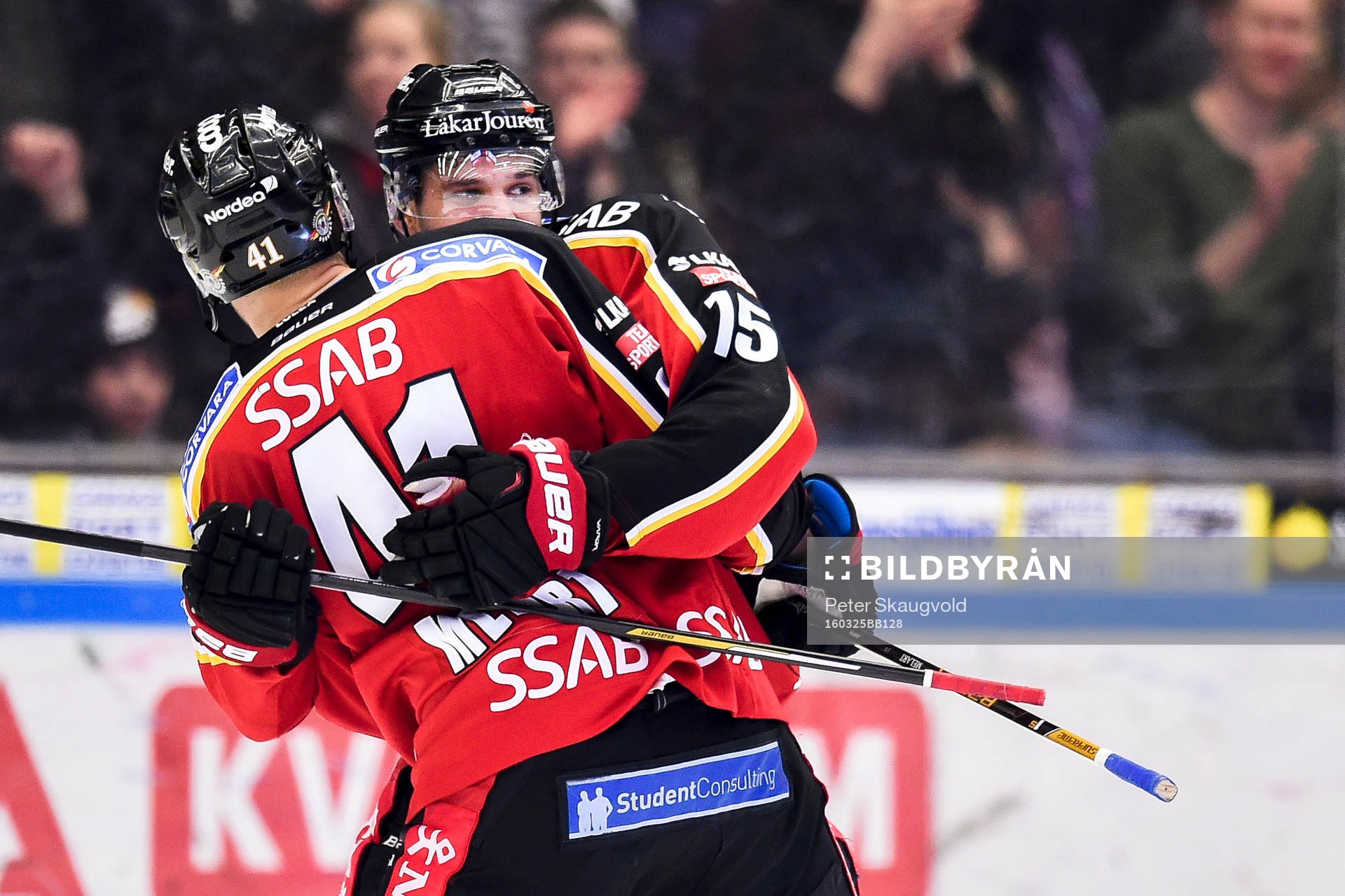 Luleås Ilari Melart jublar med Christian Jaros