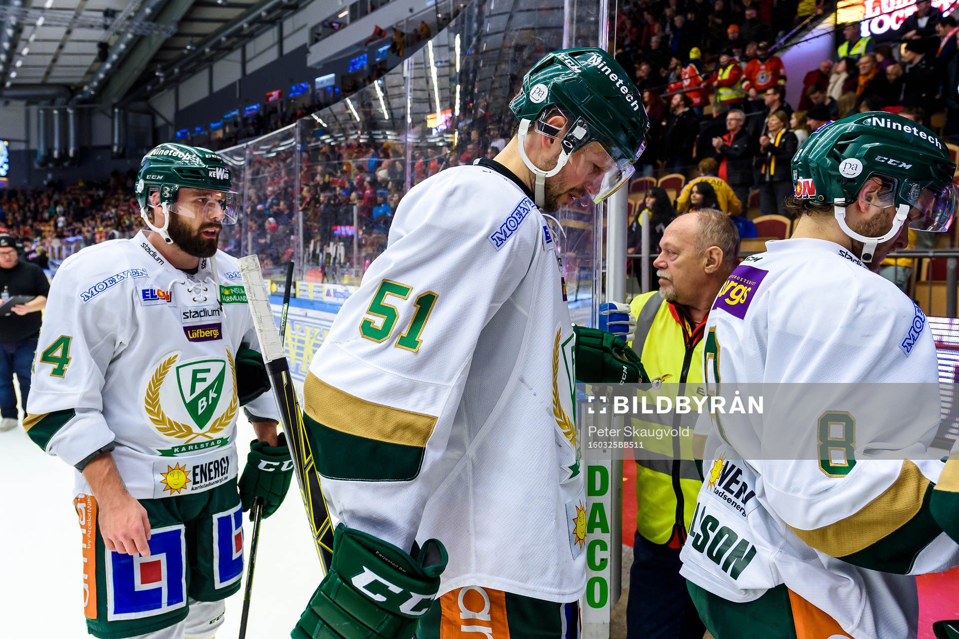 Färjestads Rickard Wallin lämnar isen