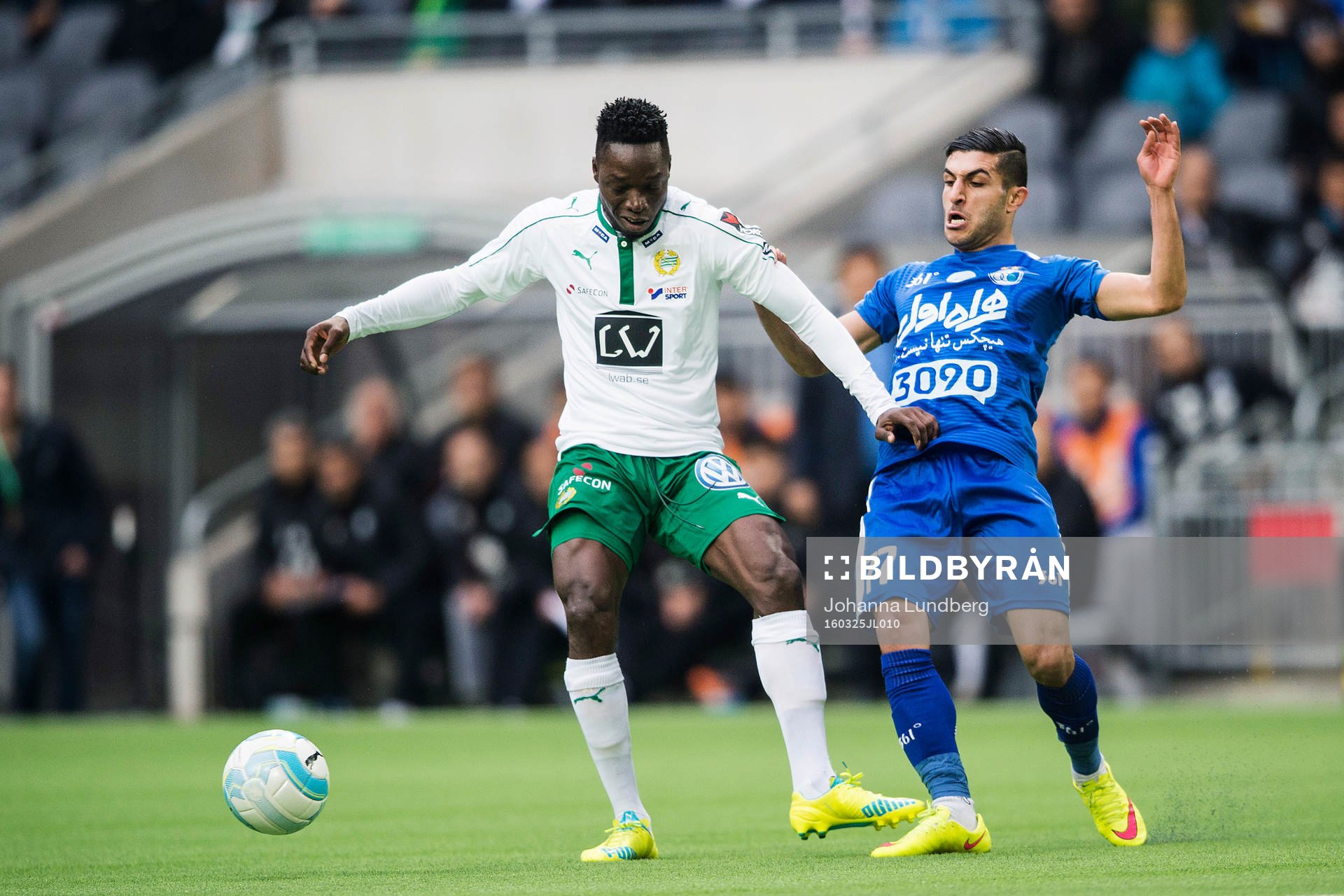 Hammarbys Amadaiya Rennie och Esteghlals Behnam Barzay