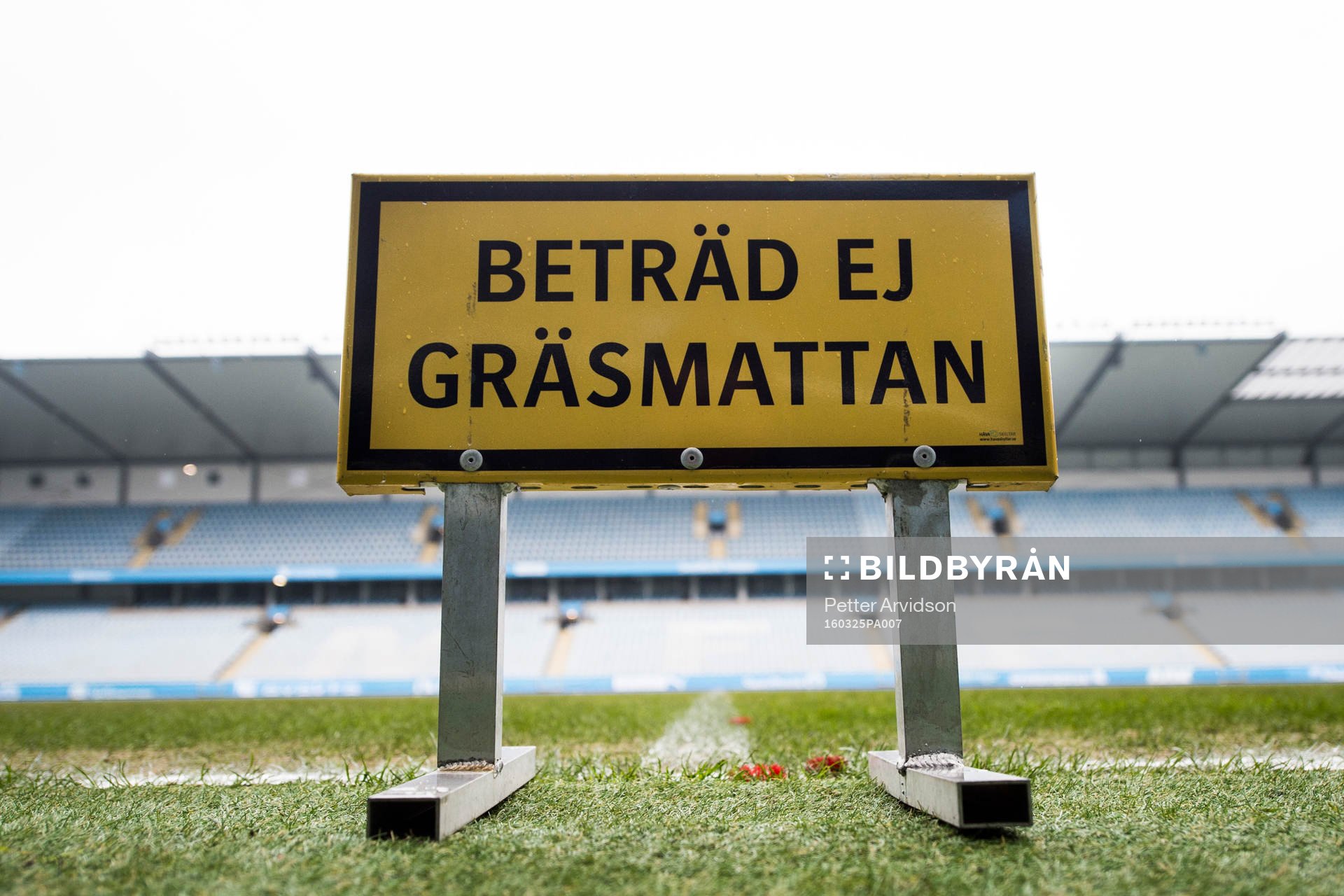 Beträd ej gräsmattan