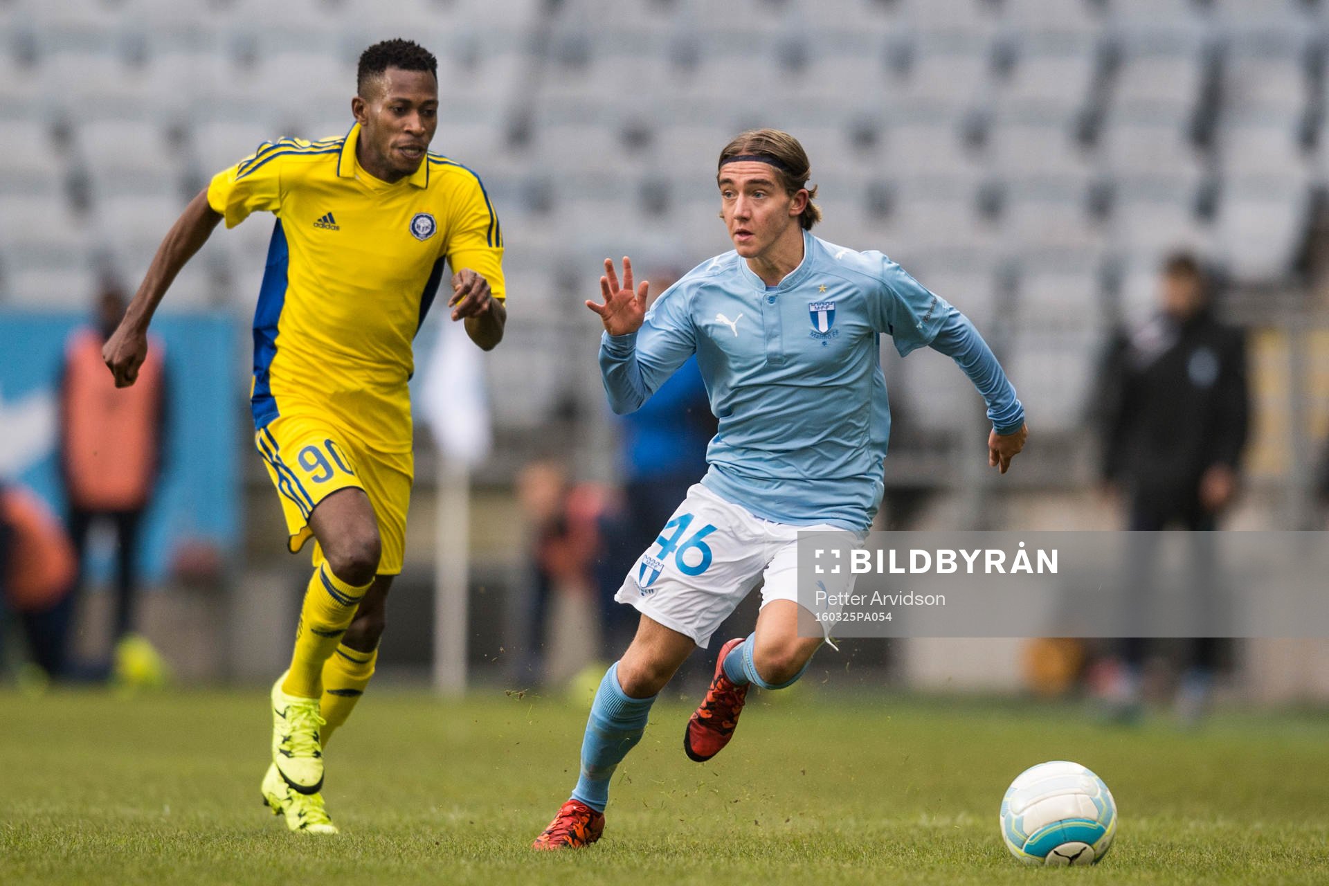 Helsingfors Nnamldi Oduamadi och Malmö FFs Anton Kralj