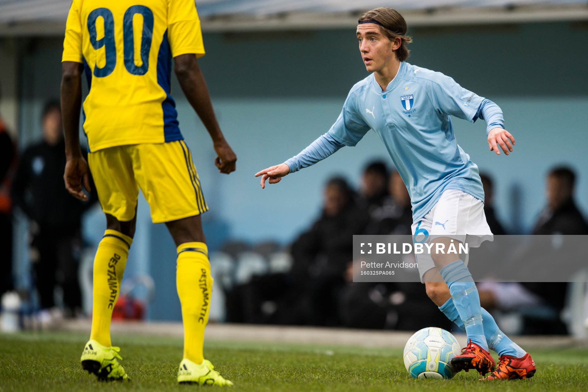 Malmö FFs Anton Kralj och Helsingfors Nnamldi Oduamadi