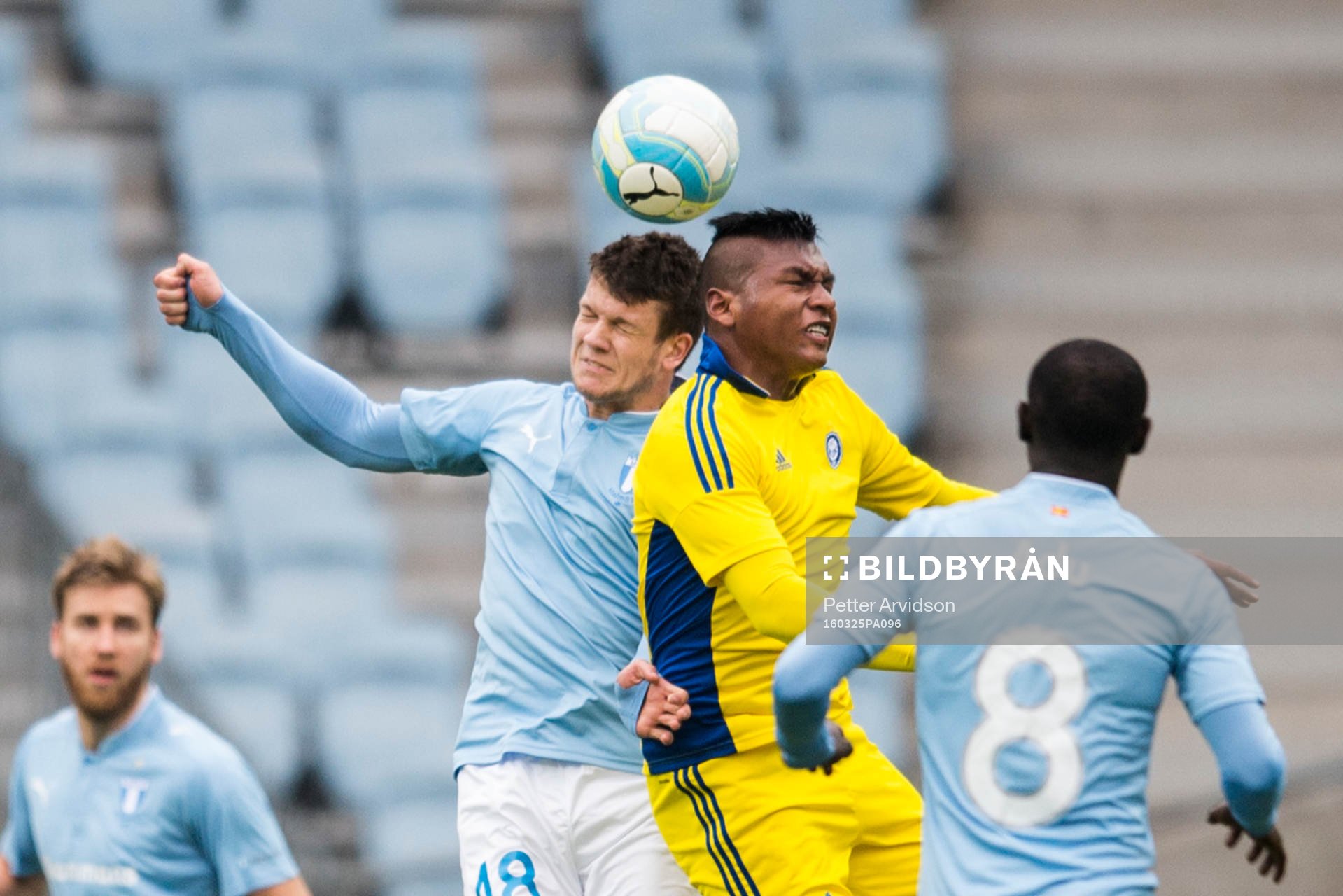 Malmö FFs Mattias Andersson och Helsingfors Alfero Morelos