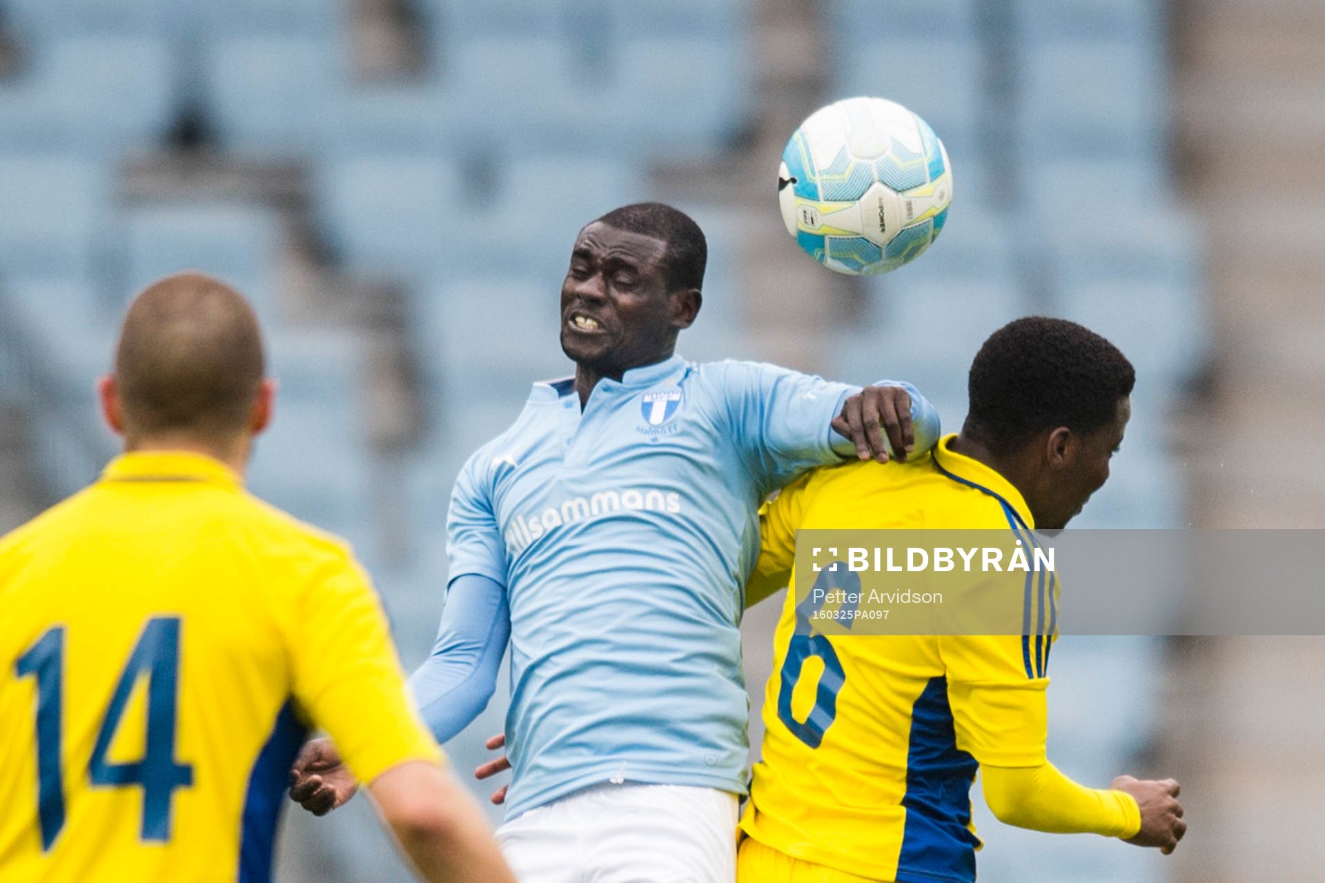 Malmö FFs Enock Kofi Adu och Helsingfors Obed Malolo