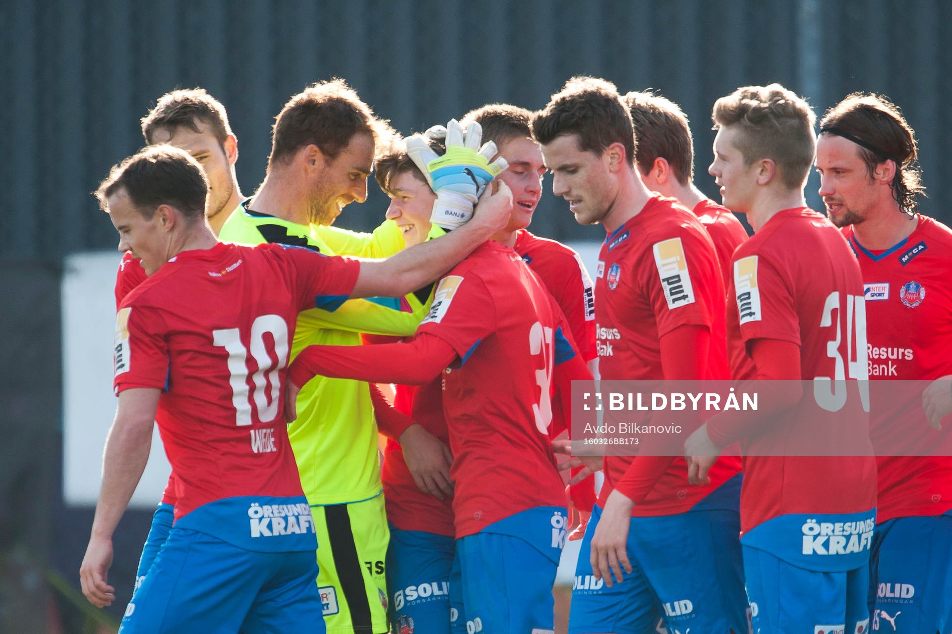 Helsingborgs målvakt Tome Chencinski jublar med Max
