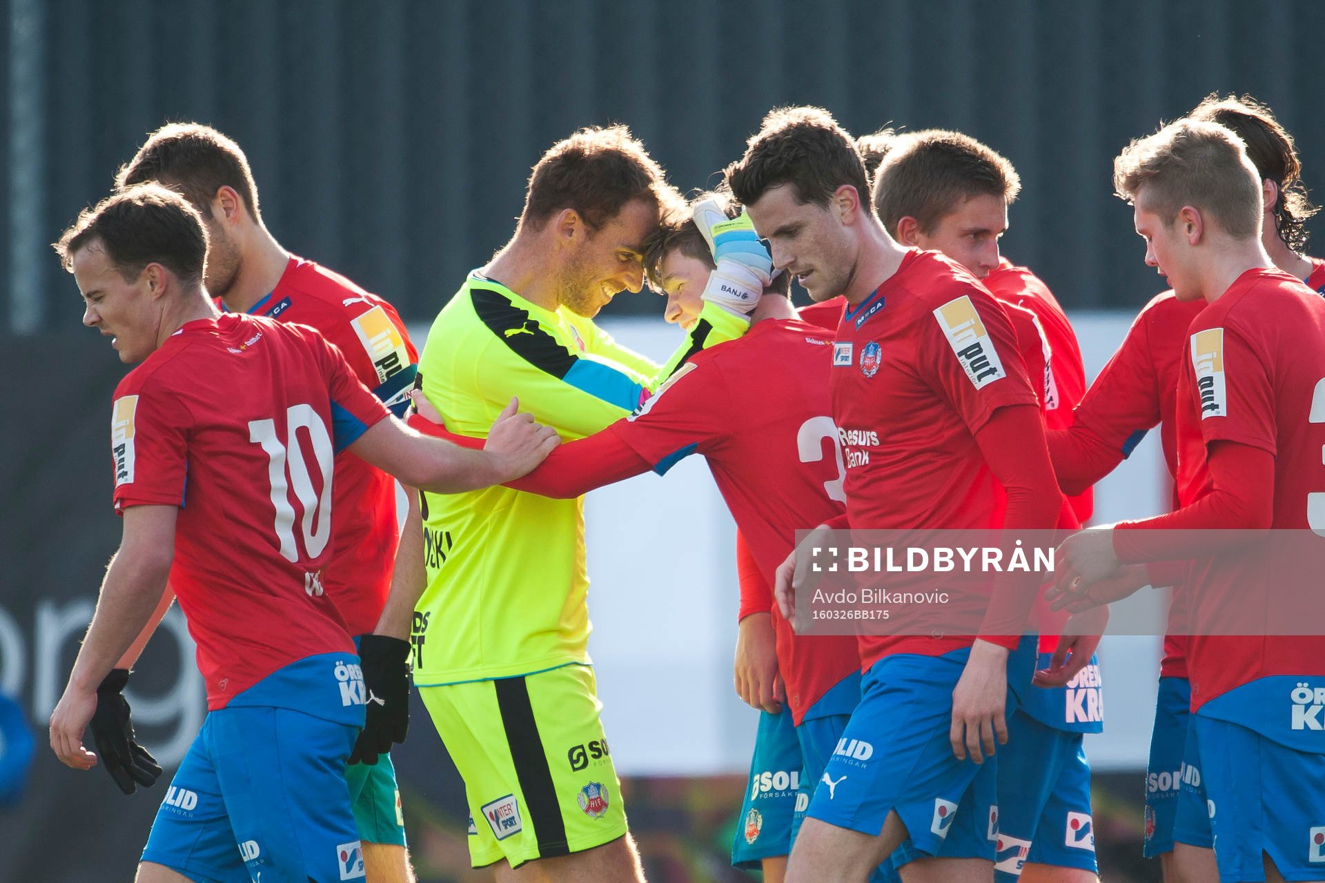 Helsingborgs målvakt Tome Chencinski jublar med Max