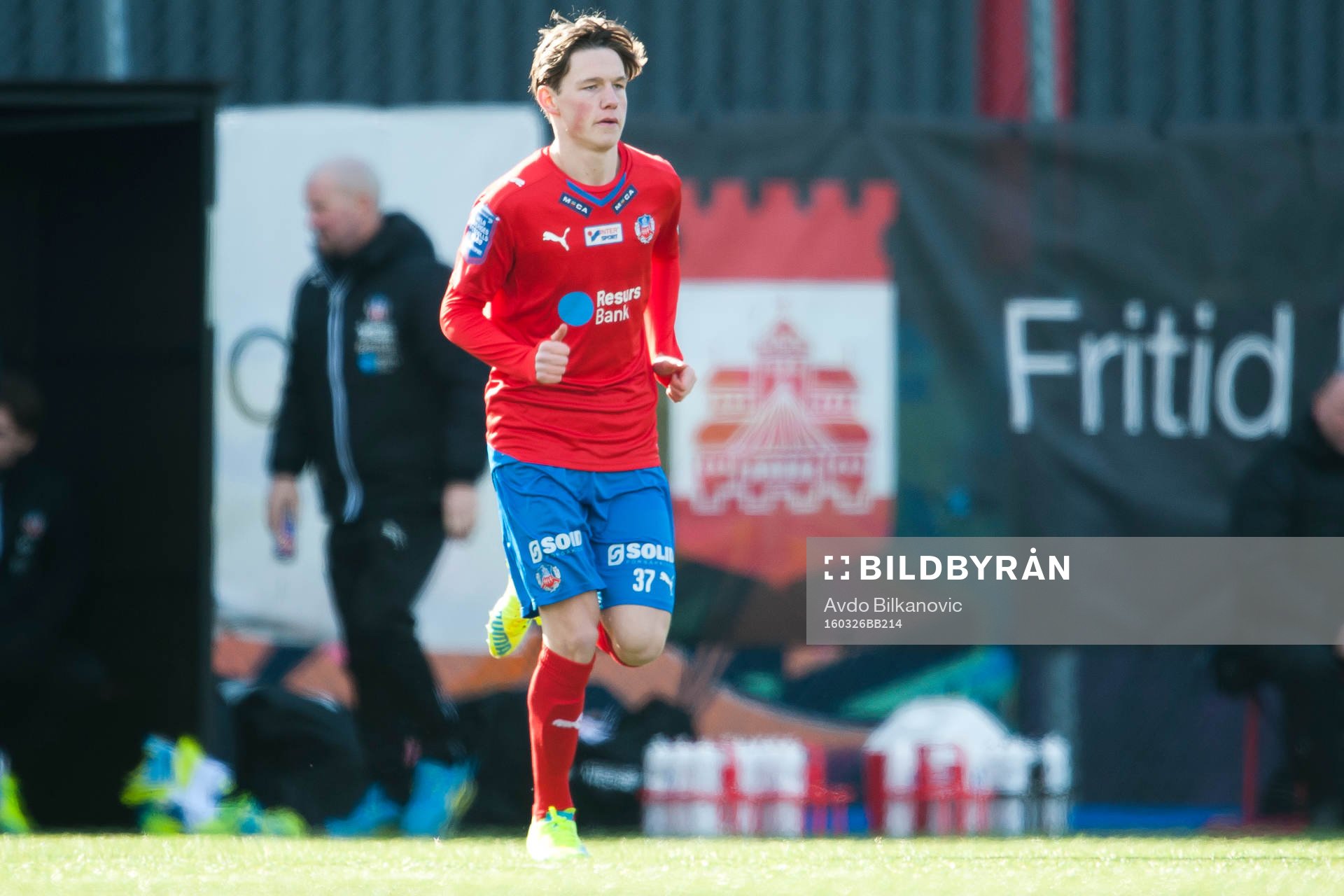 Helsingborgs Max Svensson byttes in i andra halvleken