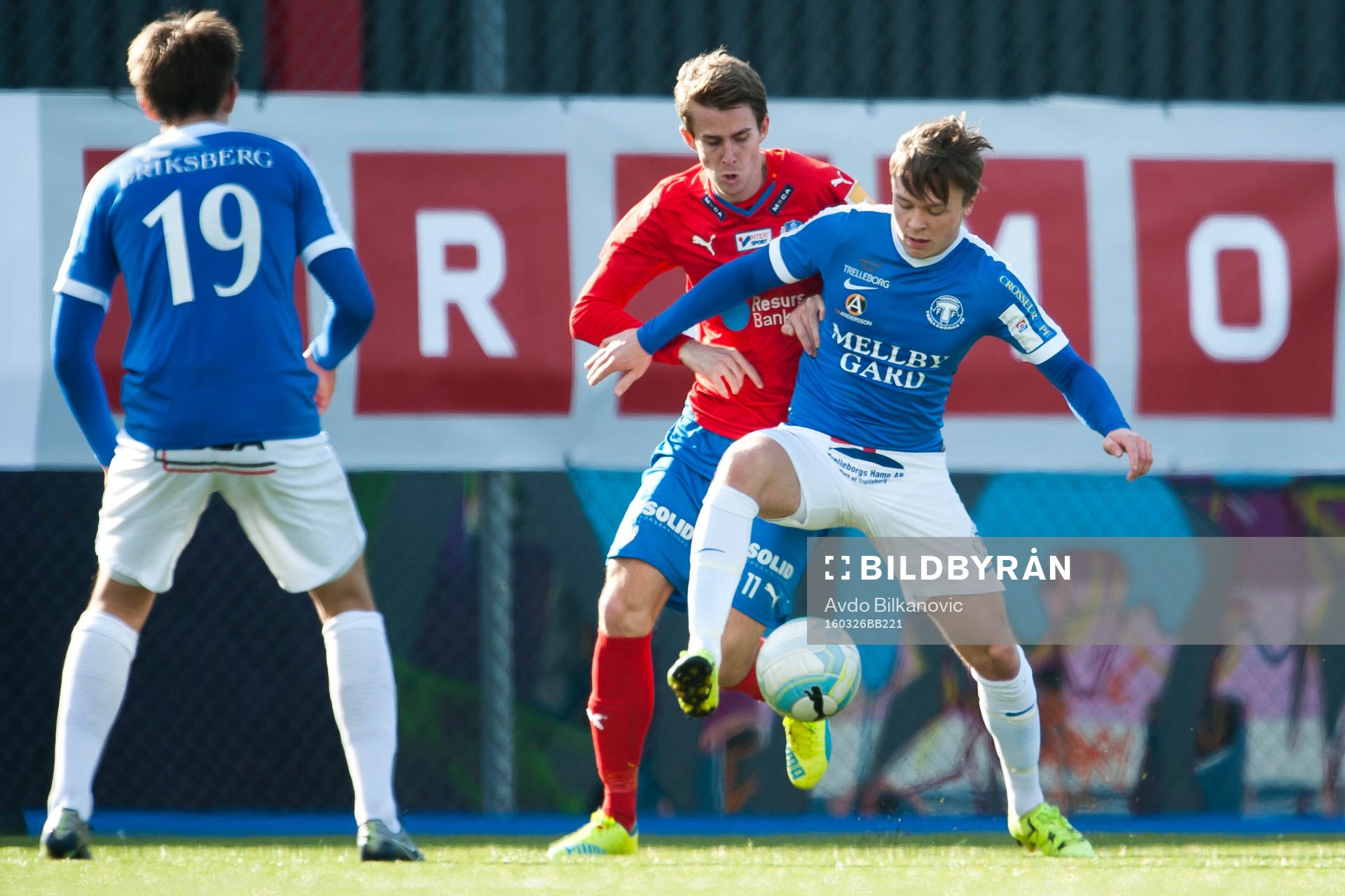 Helsingborgs Adam Eriksson och Trelleborgs Freddie Sramek