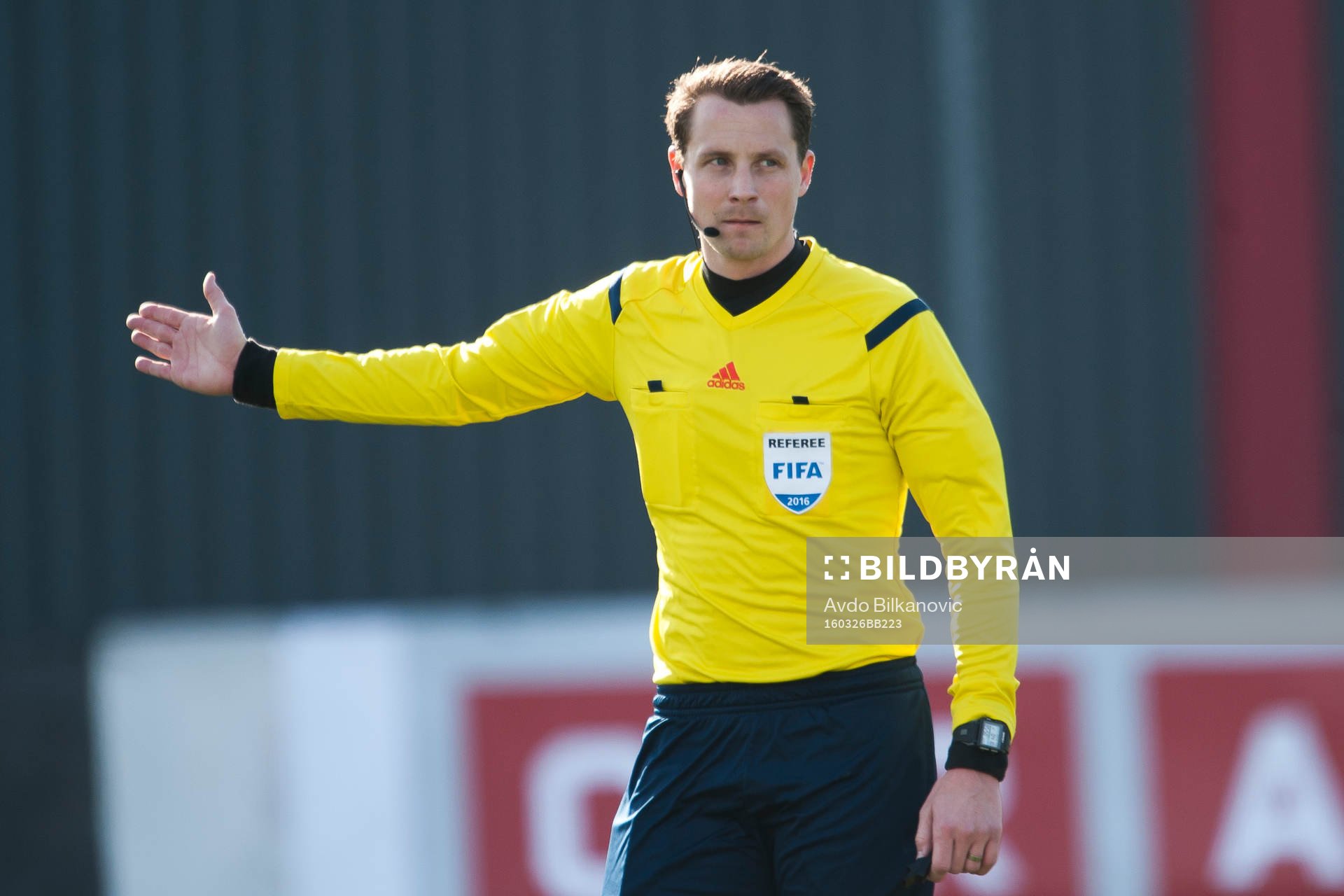 Domare Andreas Ekberg under en träningsmatch i fotboll mellan Helsingborg och Trelleborg den 26 mars 2016 i Helsingborg.