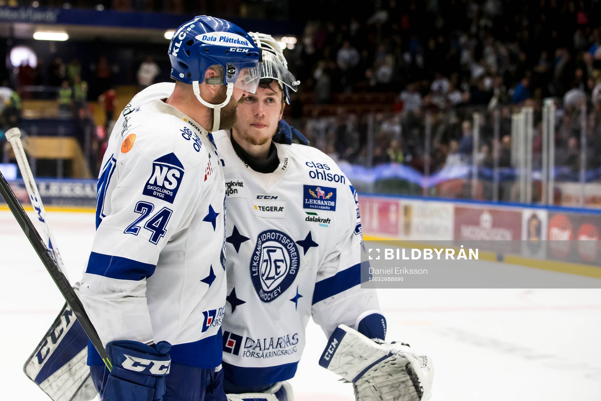 Leksands Jonas Frögren jublar med målvakt Henrik Haukeland