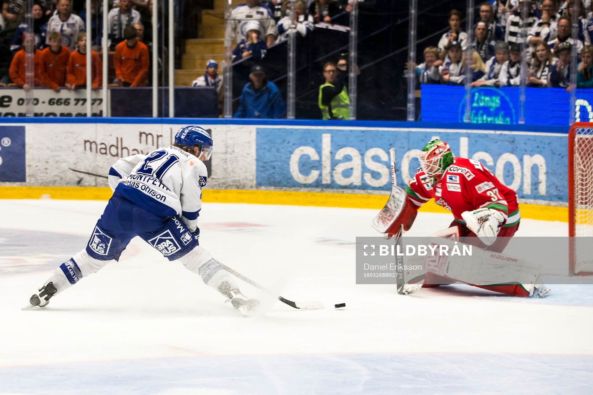 chans för Leksands Brock Montpetit framför Modos målvakt