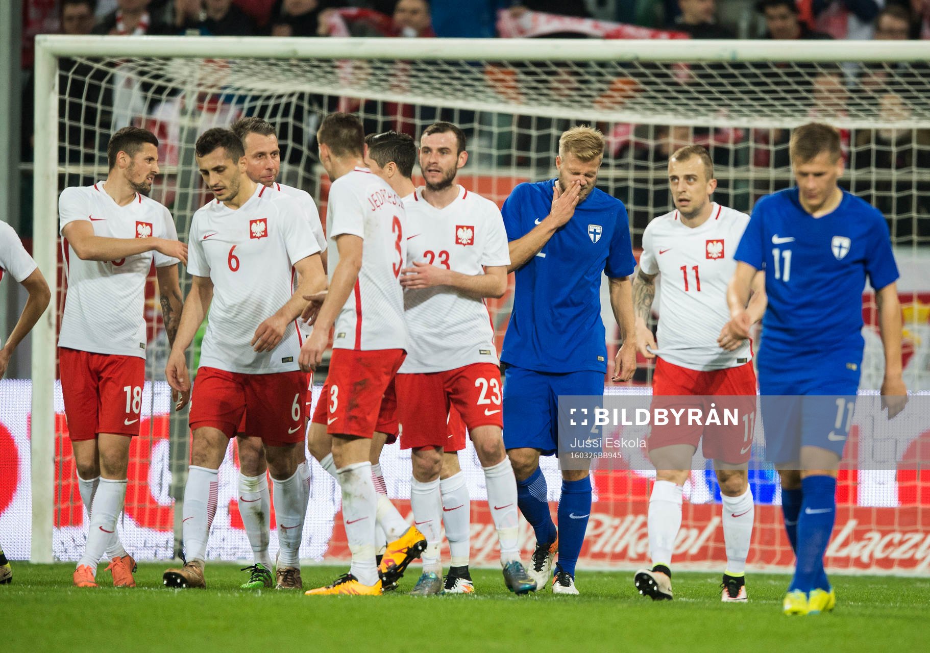 Finlands Paulus Arajuuri och Robin Lod deppar