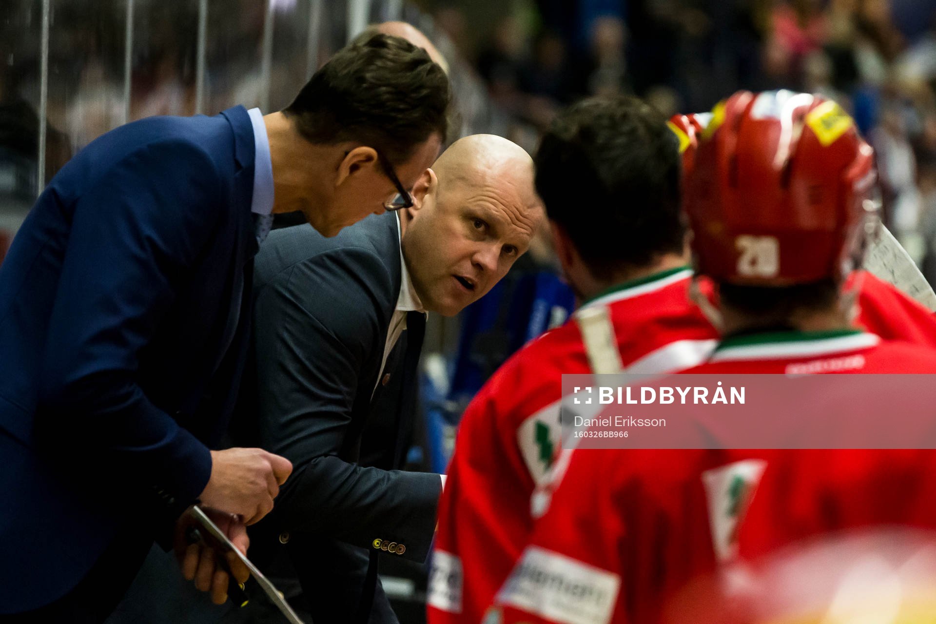 Modos tränare Andreas Johansson  i ishockeymatchen i