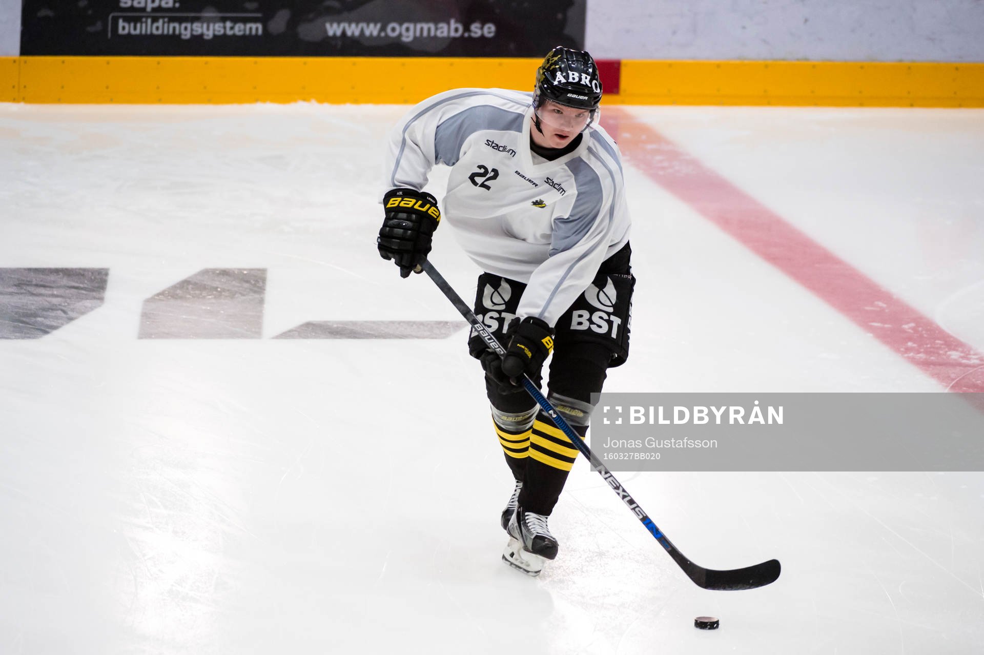 s Jonathan Leman värmer upp