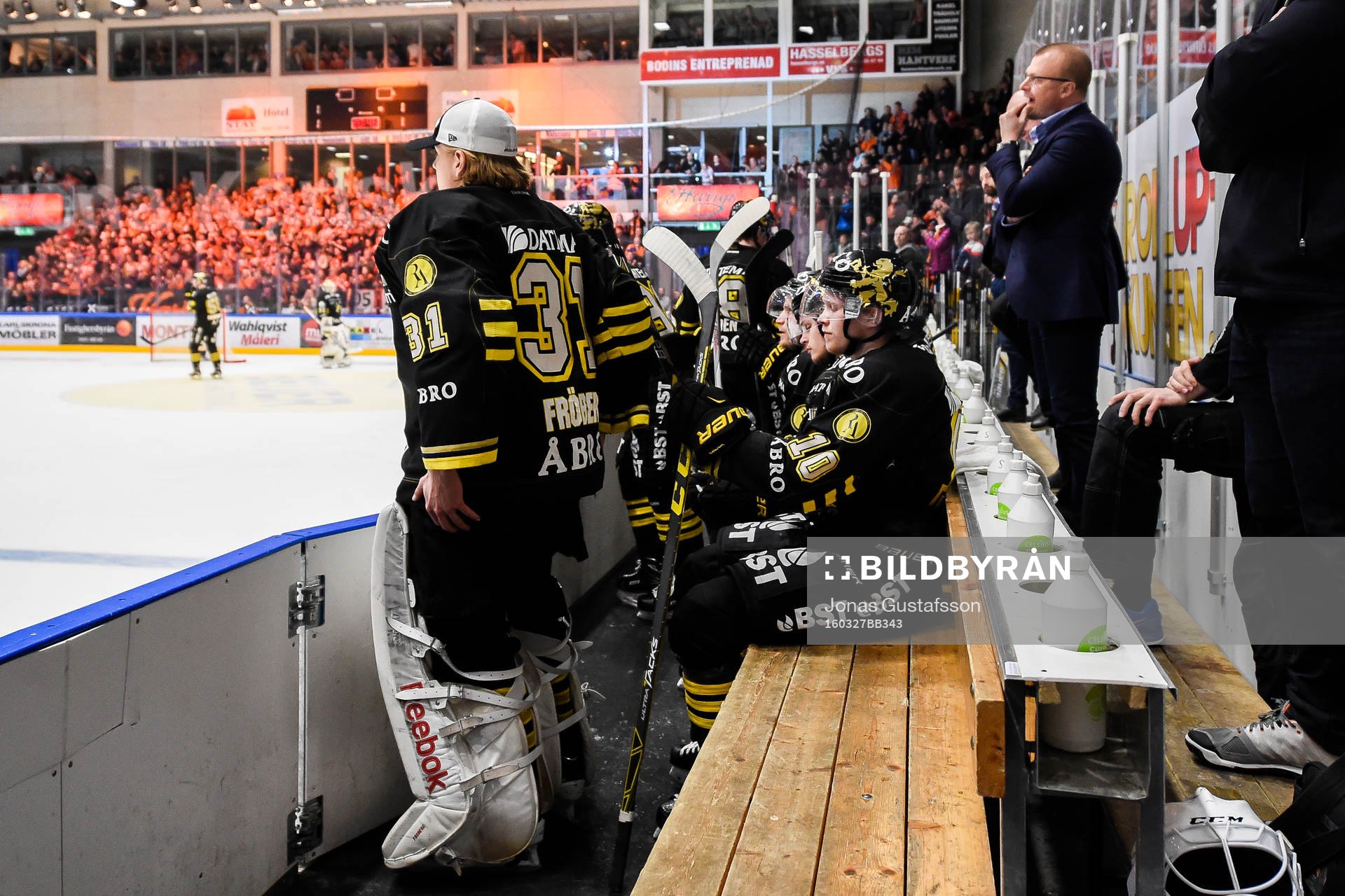 s spelare deppar i båset