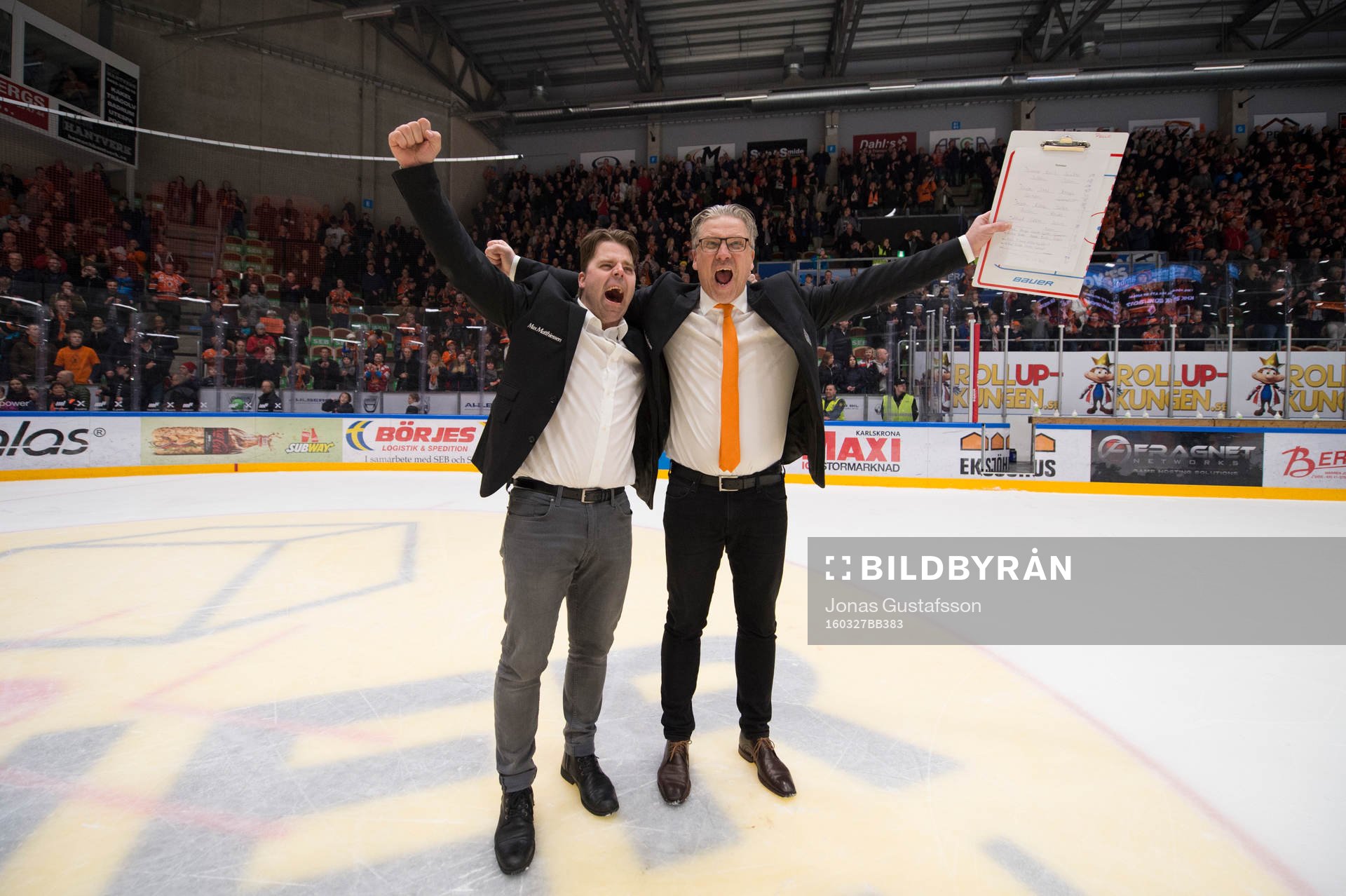Karlskronas tränare Per Hånberg och Ove Molin jublar