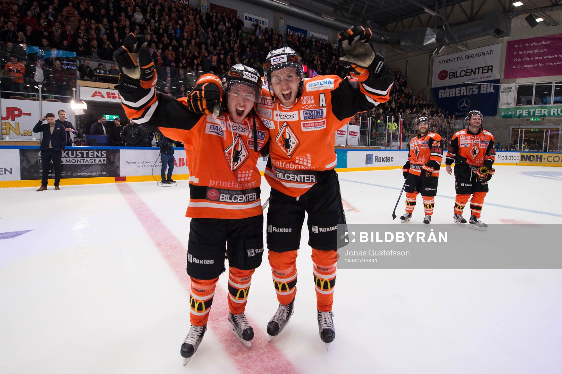 Karlskronas Filip Cruseman och Alexander Bergström jublar