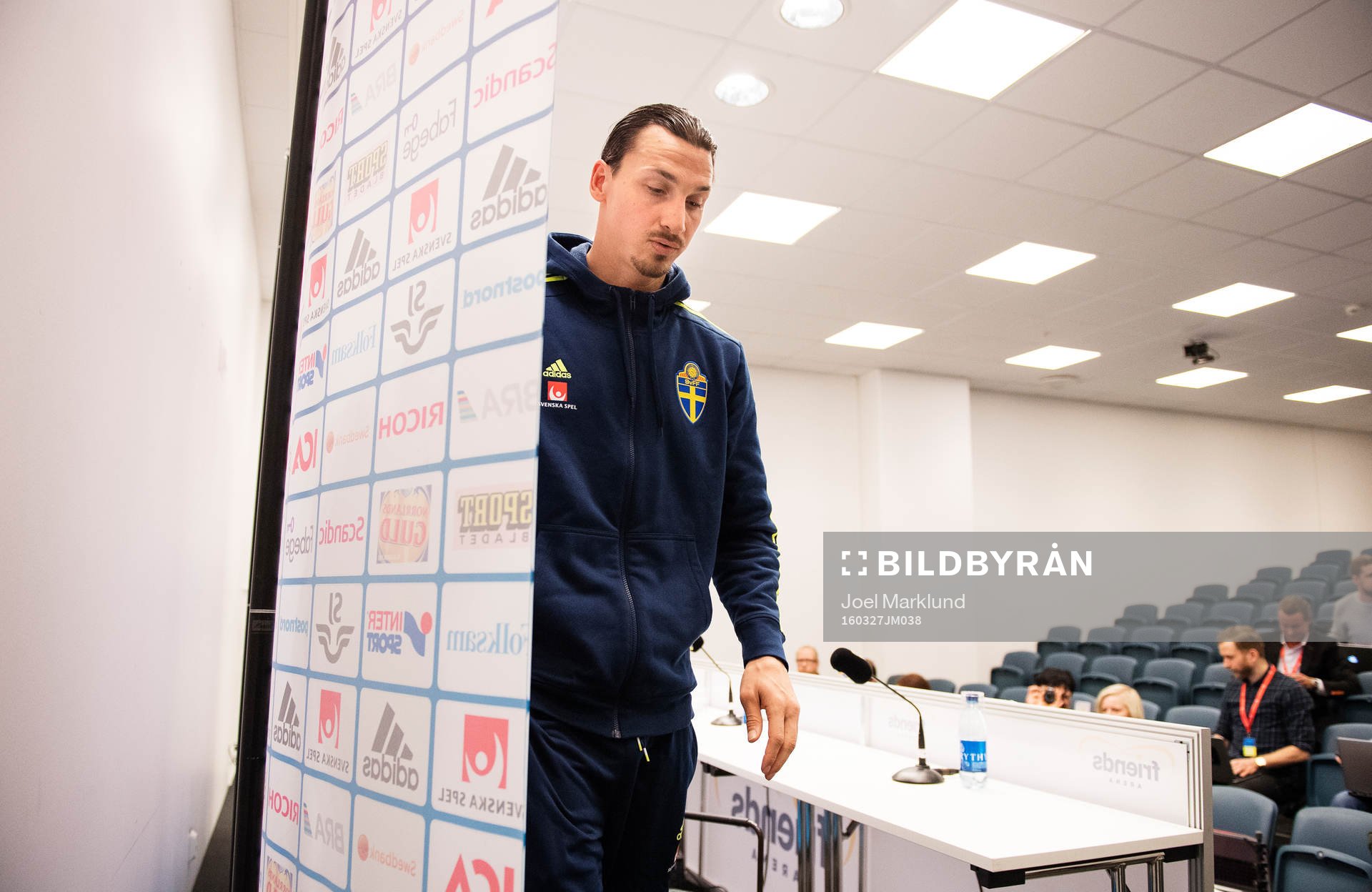 Zlatan Ibrahimovic under en presskonferens efter Sveriges fotbollslandslags träning den 27 mars 2016 i Stockholm.