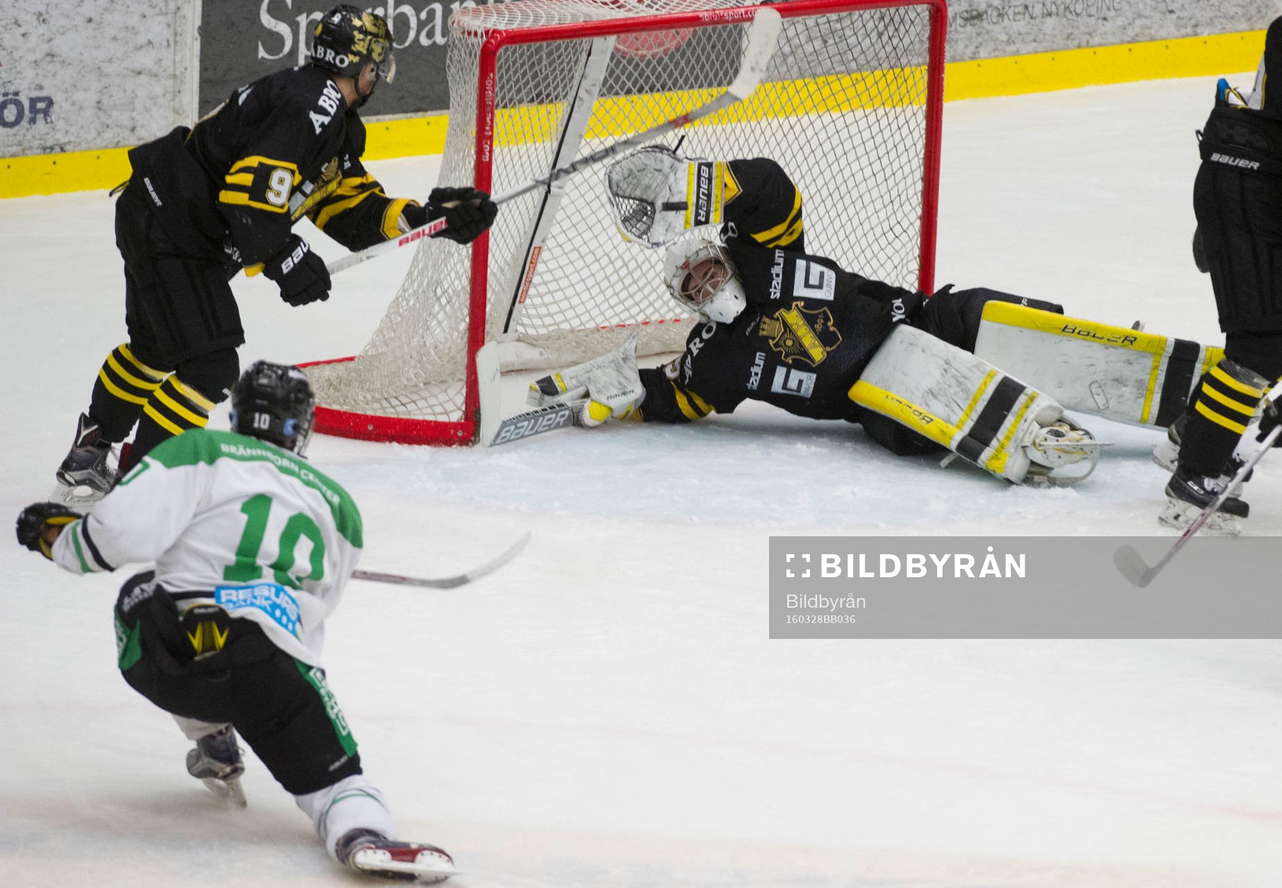 Rögles Timothy Liljegren avgör matchen med sitt 5-3 mål