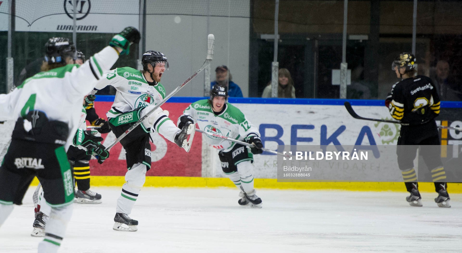 Rögles Simon Ryfors jublar