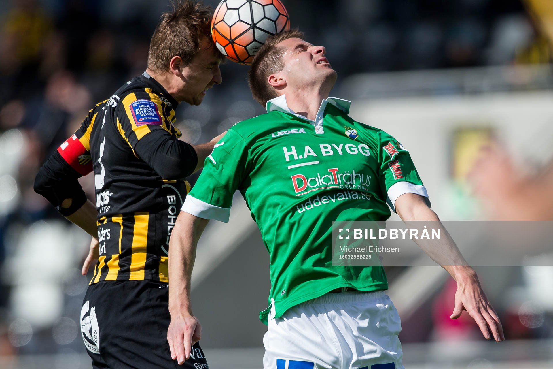 Häckens Jasmin Sudic i nickduell med Ljungskiles Gabriel