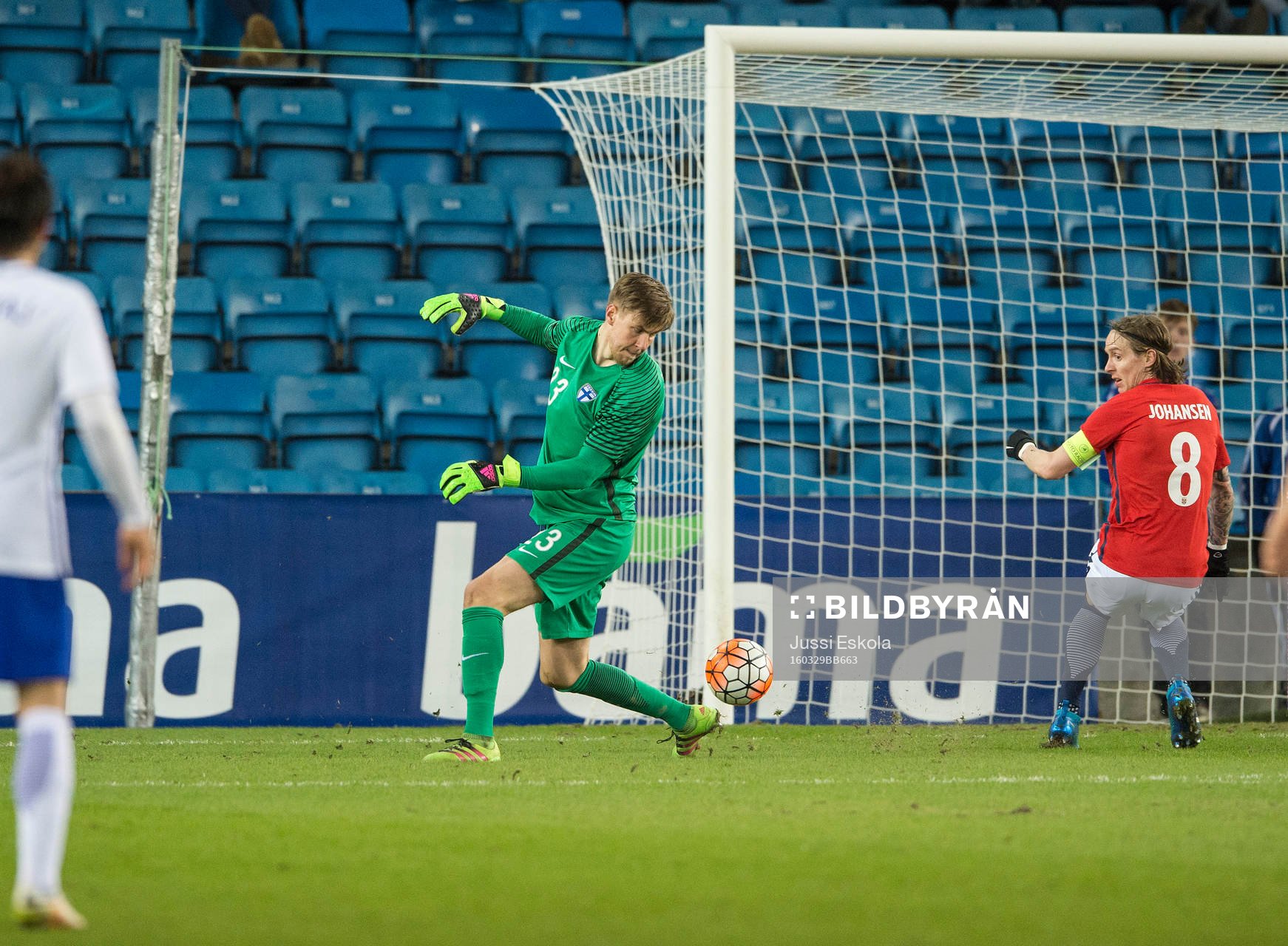  Fotboll, Träningslandskamp, Norge - Finland: 2-0 after goalkeeper mistake, Jesse Joronen. Norway - Finland. Ullevaal, Oslo 29.3.2016. 