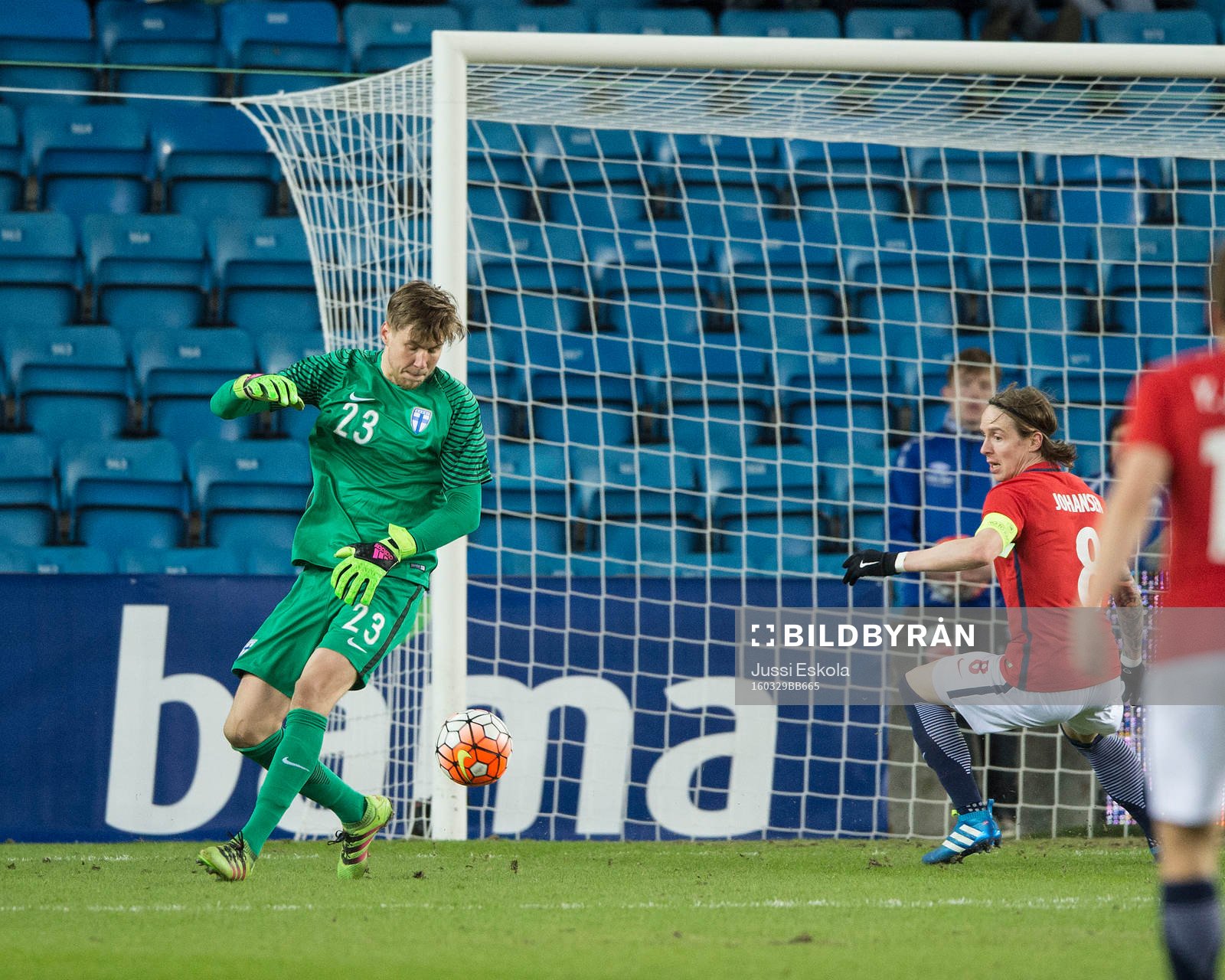  Fotboll, Träningslandskamp, Norge - Finland: 2-0 after goalkeeper mistake, Jesse Joronen. Norway - Finland. Ullevaal, Oslo 29.3.2016. 