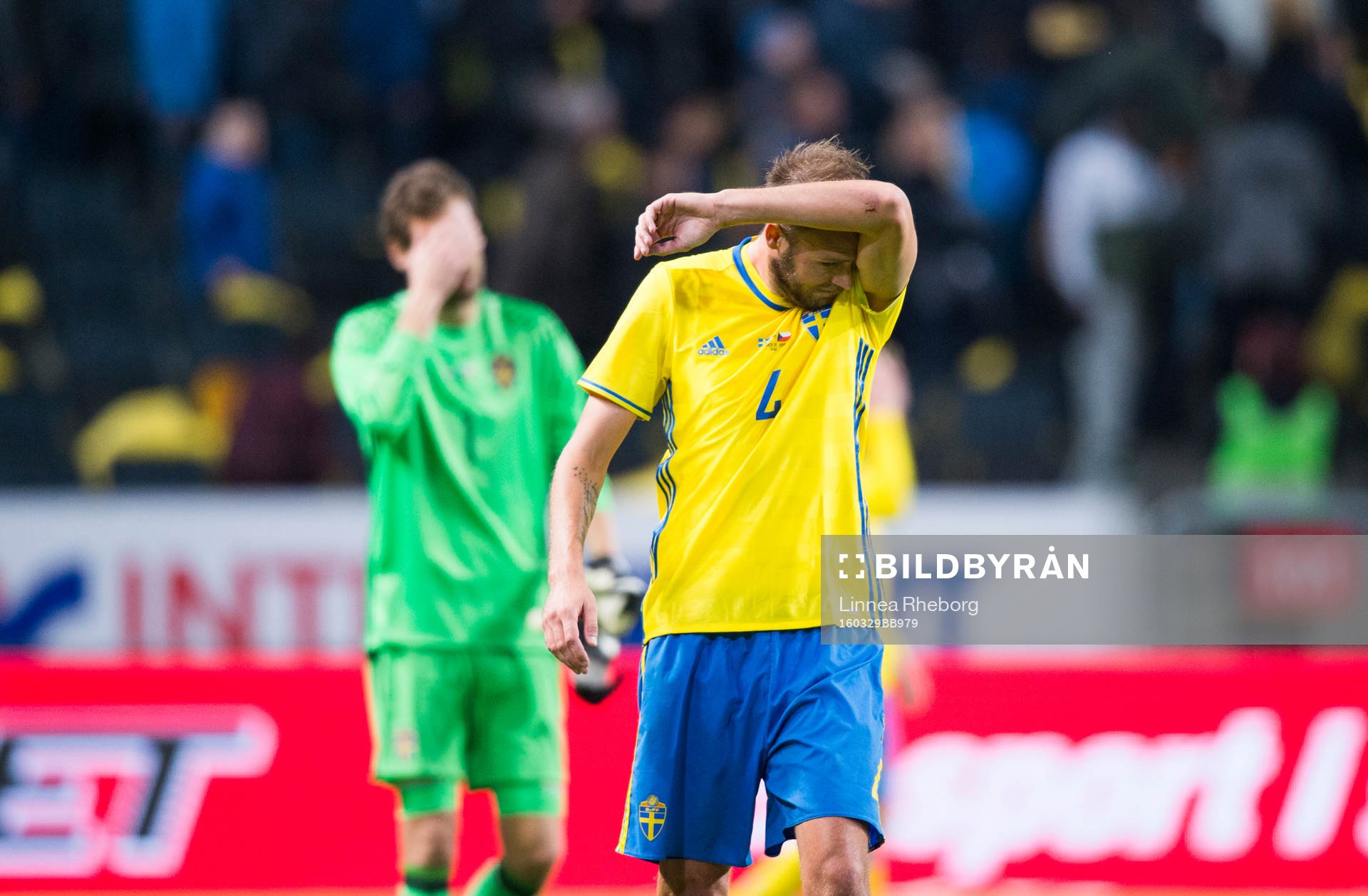 Sveriges målvakt Andreas Isaksson och Andreas Granqvist