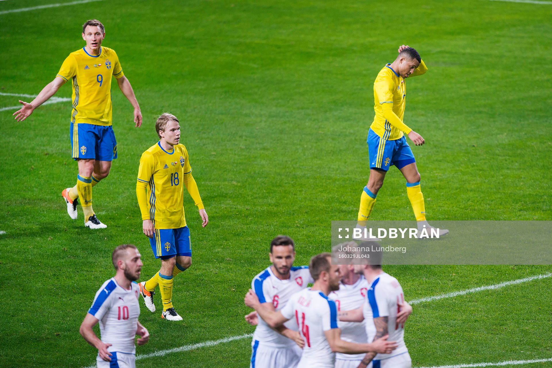 Sveriges Kim Källström, Oscar Lewicki och Martin Olsson