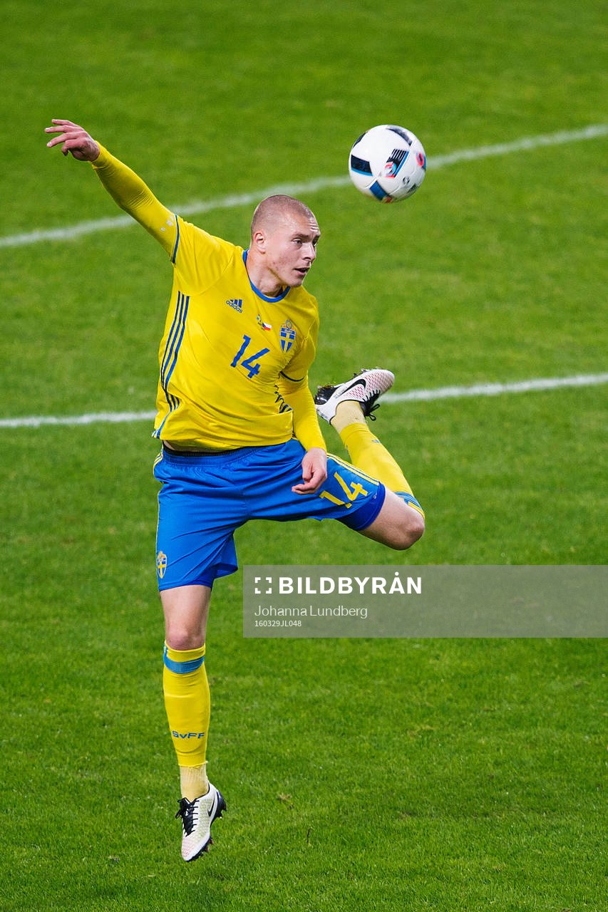 Sveriges Victor Nilsson Lindelöfunder fotbollsmatchen
