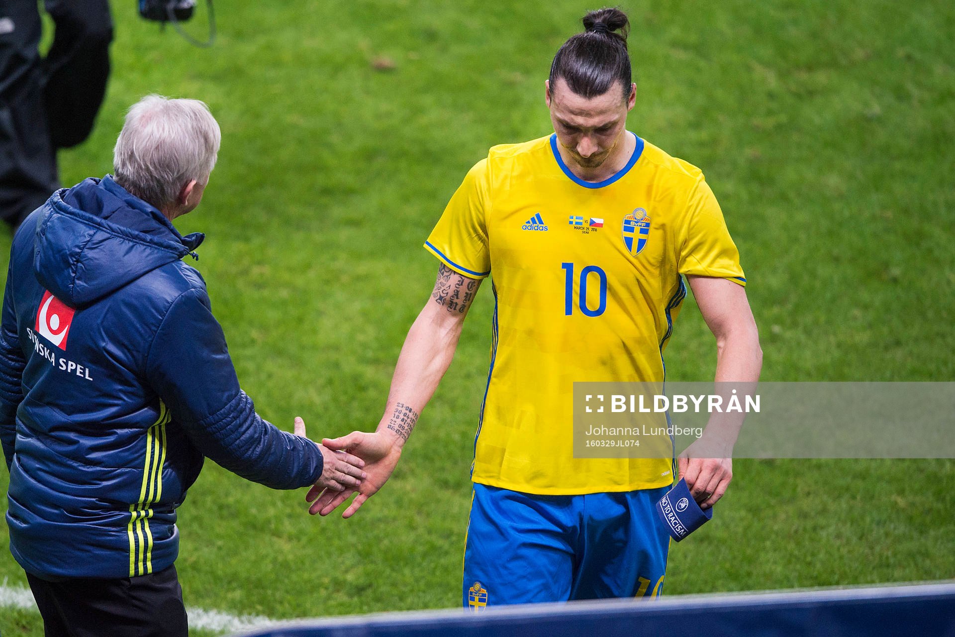 Sveriges Zlatan Ibrahimovic klappar om landslagschef Lars