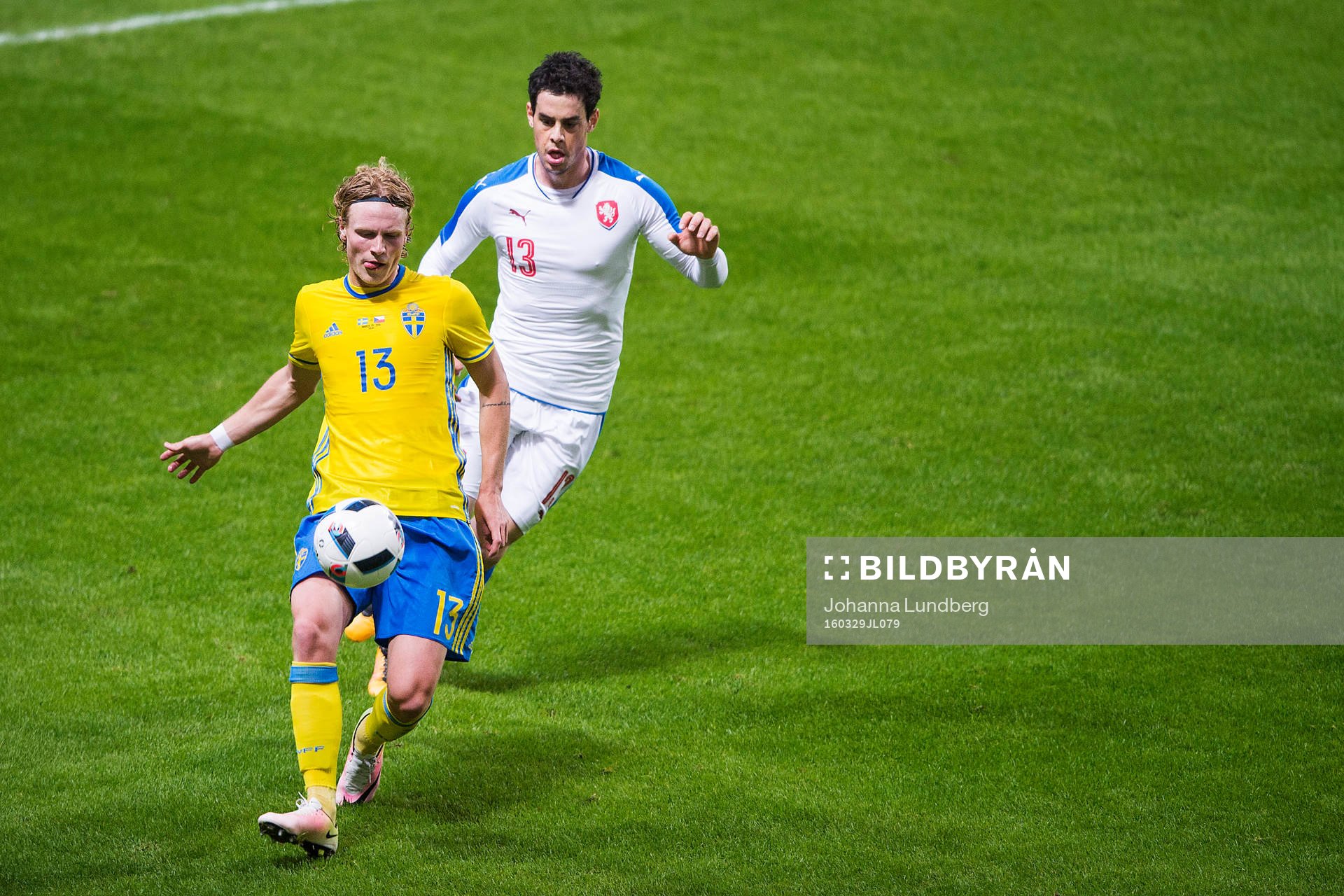 Sveriges Oscar Hiljemark och Tjeckien  Jakub Rada
