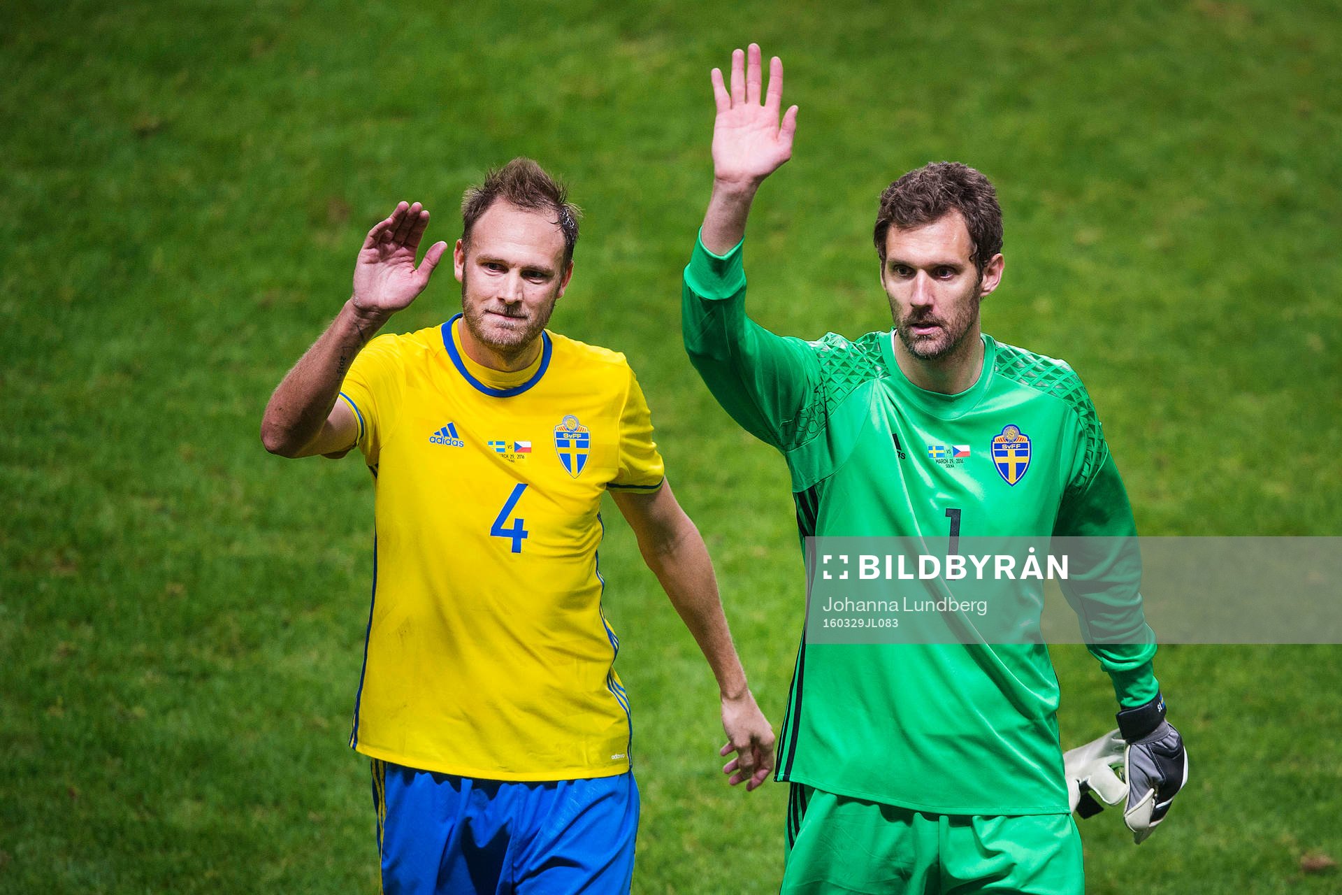 Sveriges Andreas Granqvist och målvakt Andreas Isaksson