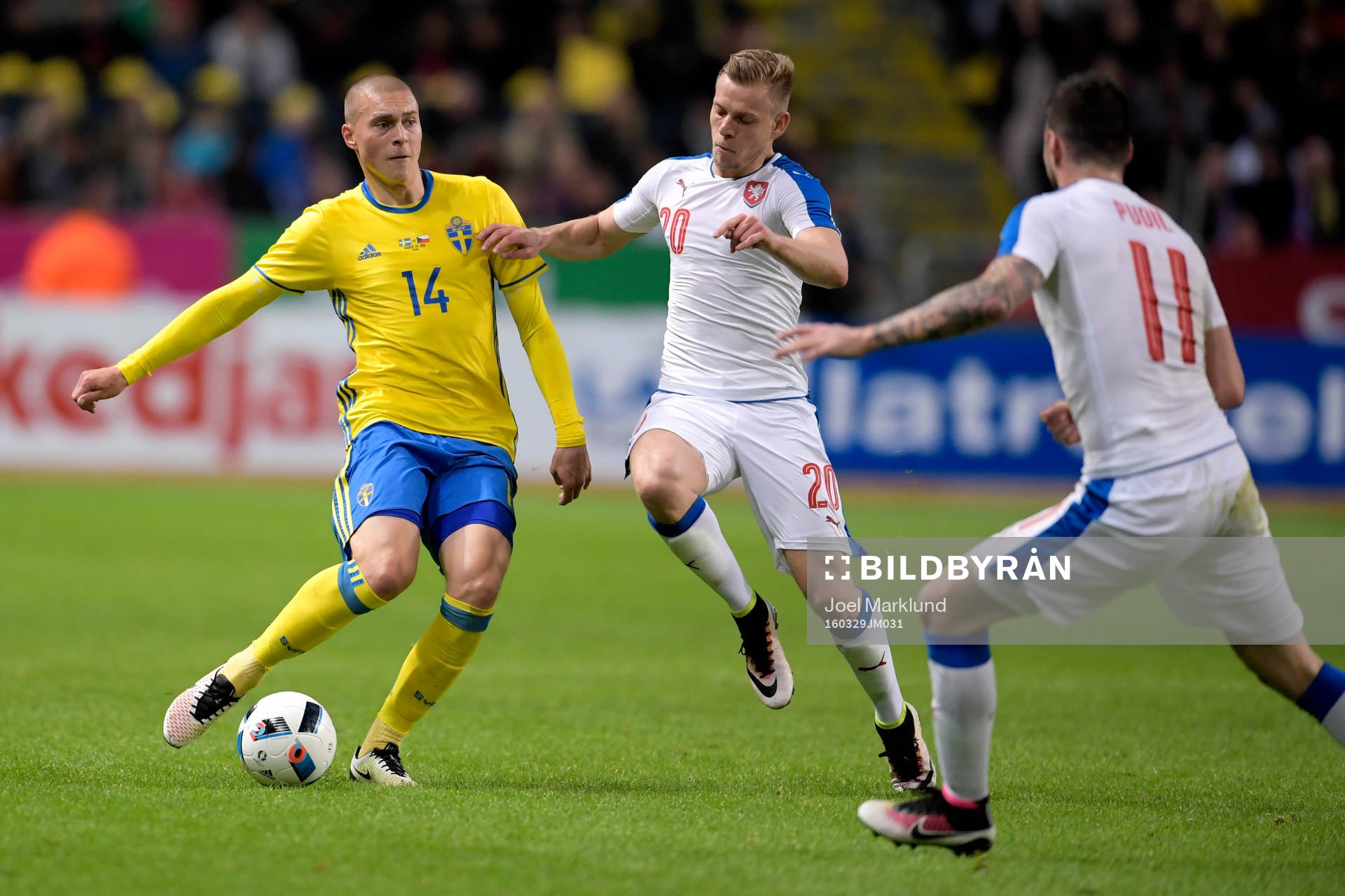 Sveriges Victor Nilsson Lindelöf och Matej Vydra och