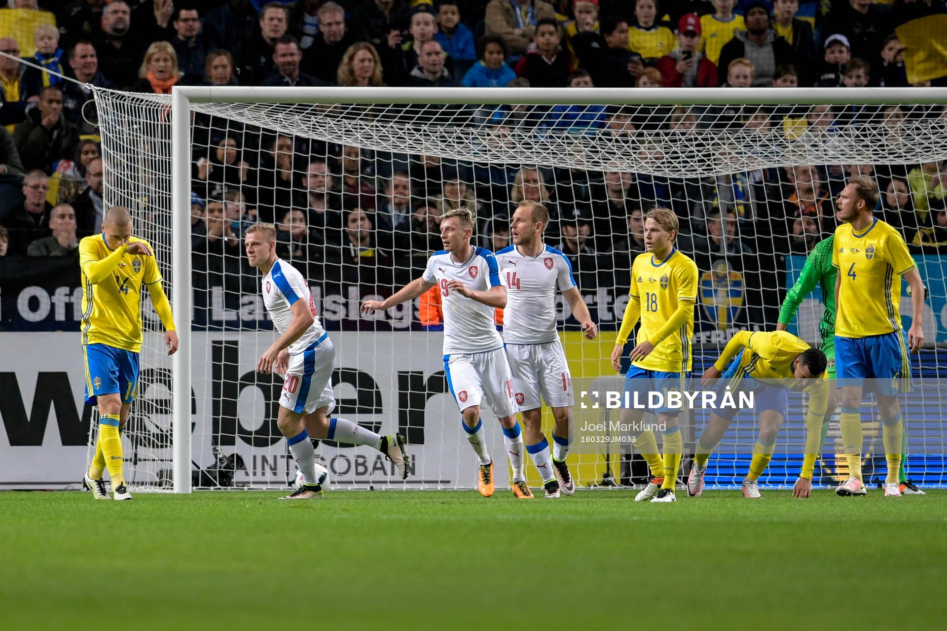 Tjeckiens Matej Vydra jublar