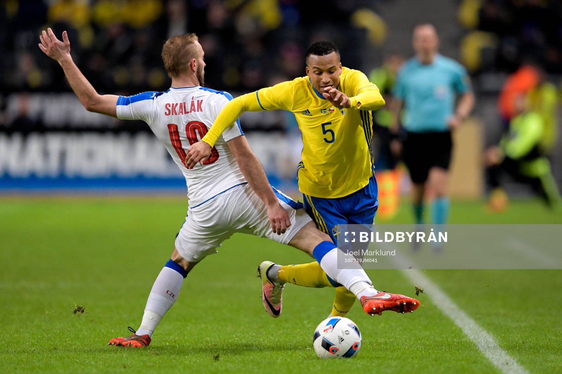 Tjeckiens Jiri Skalak fäller Sveriges Martin Olsson